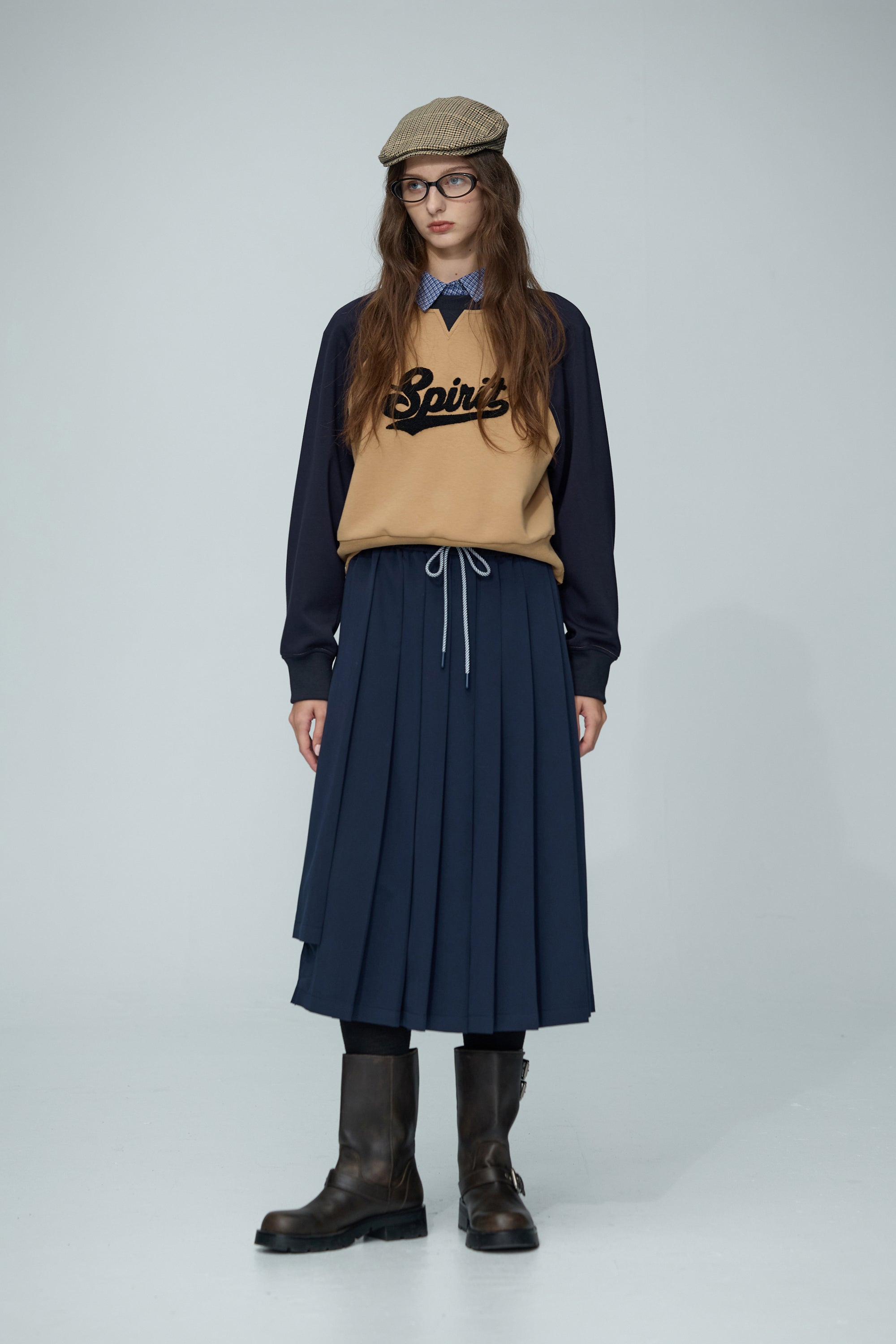 配色拉格蘭字母電繡上衣-咖