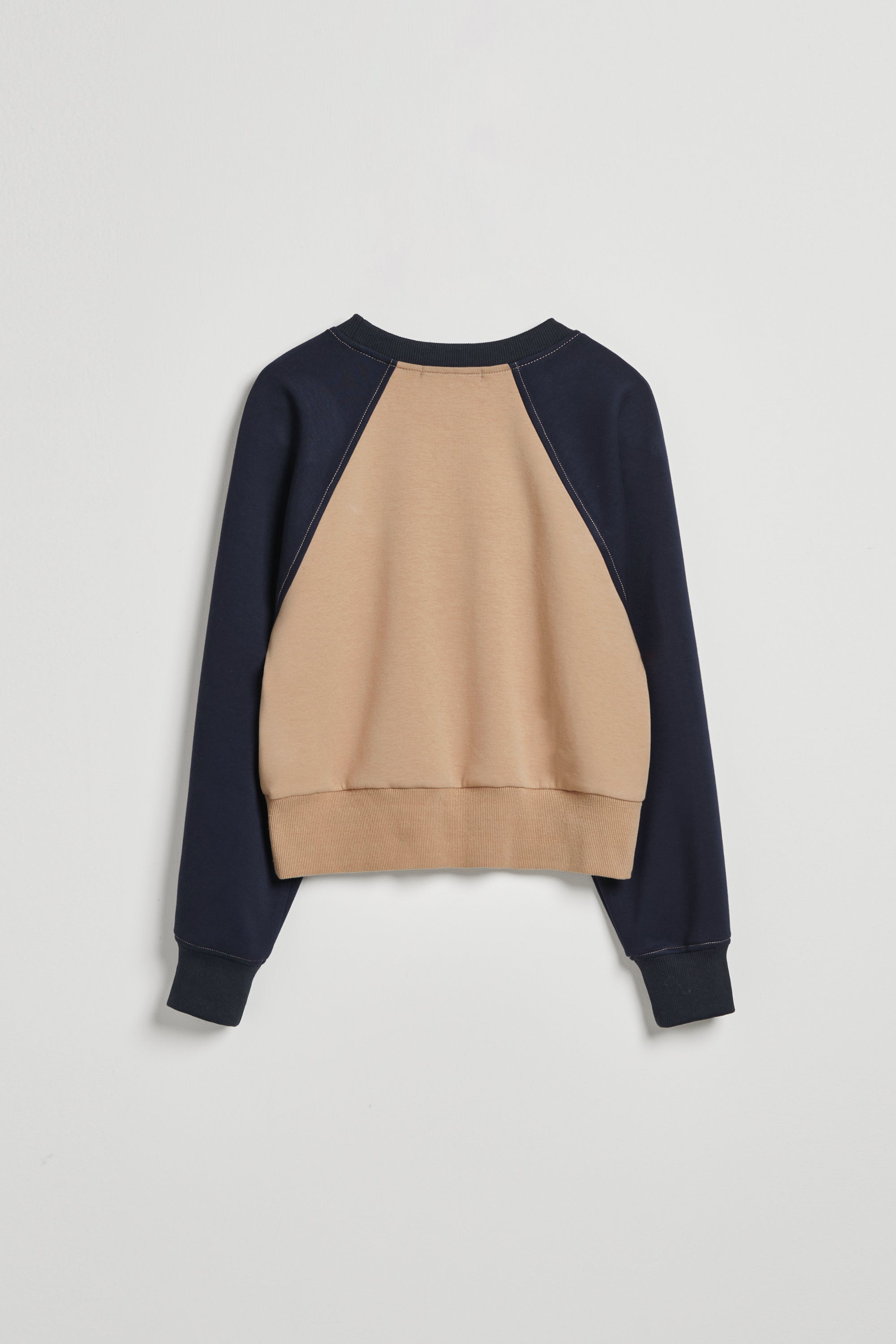 配色拉格蘭字母電繡上衣-咖