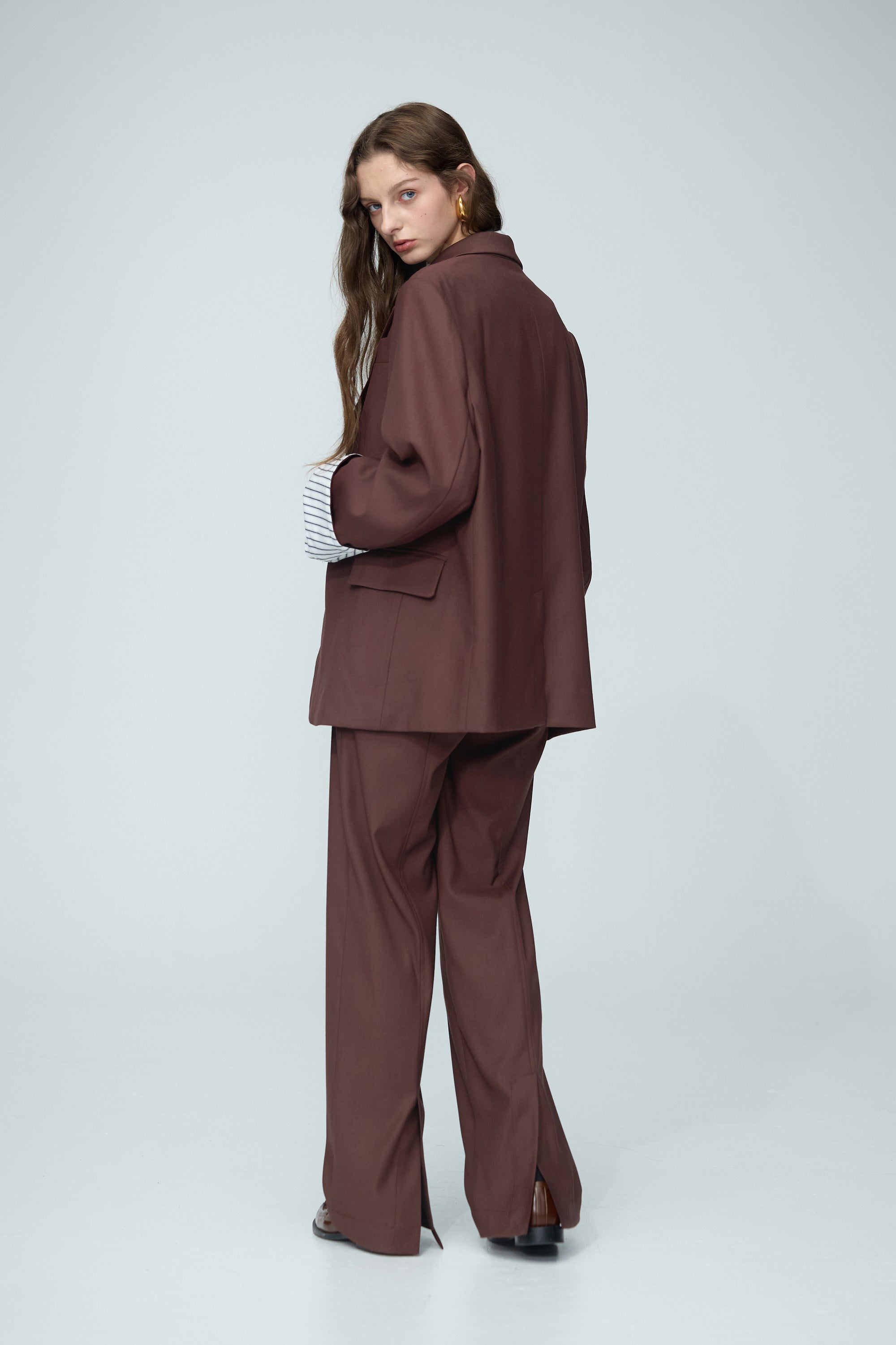 墊肩挺版反折袖西裝外套-酒紅