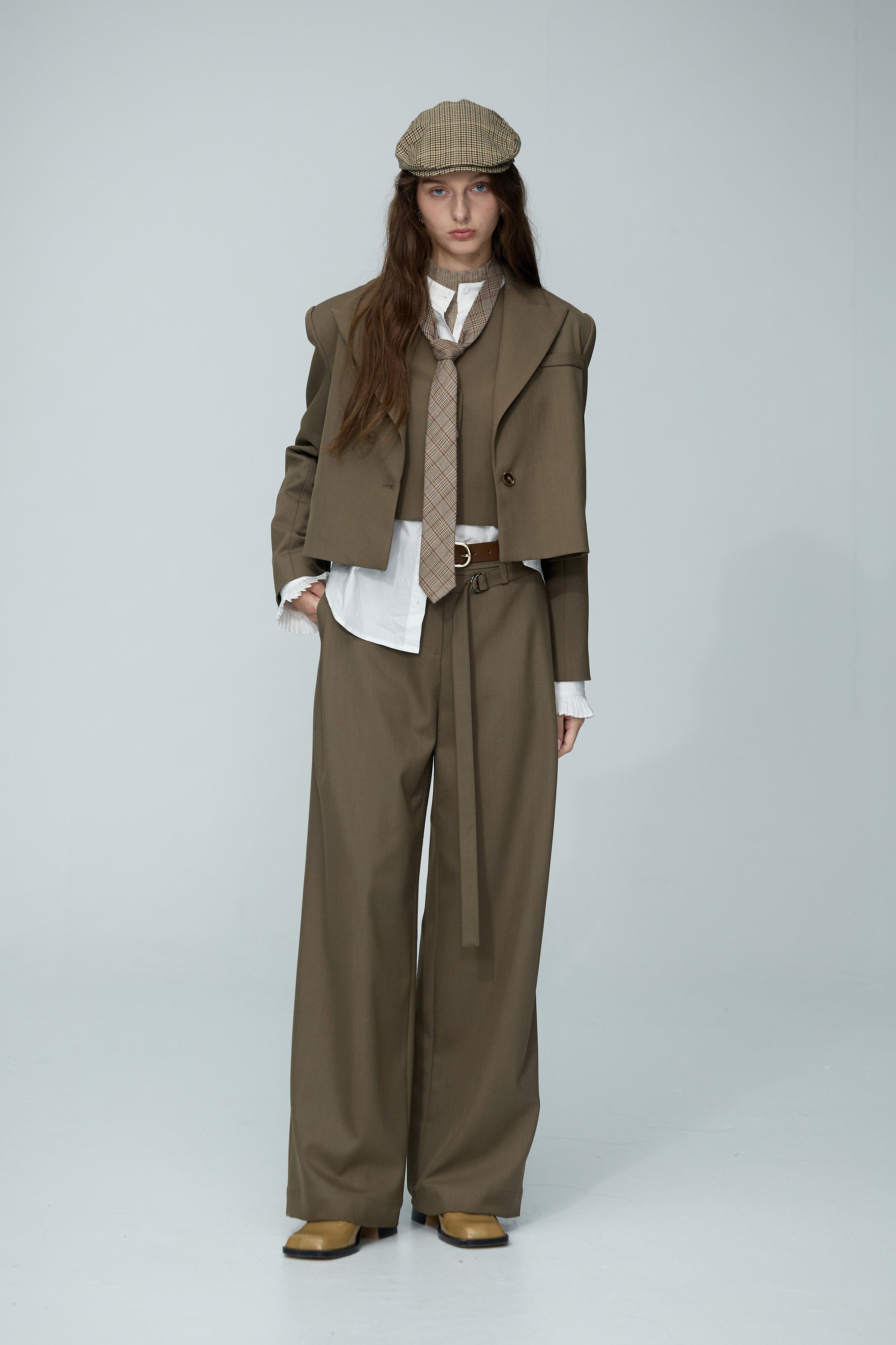 墊肩短版不易皺西裝外套-墨綠