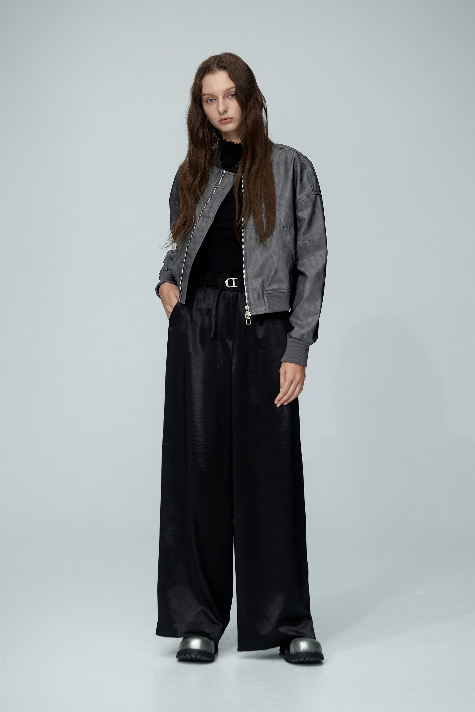 配色車線柔彈羊毛上衣-黑