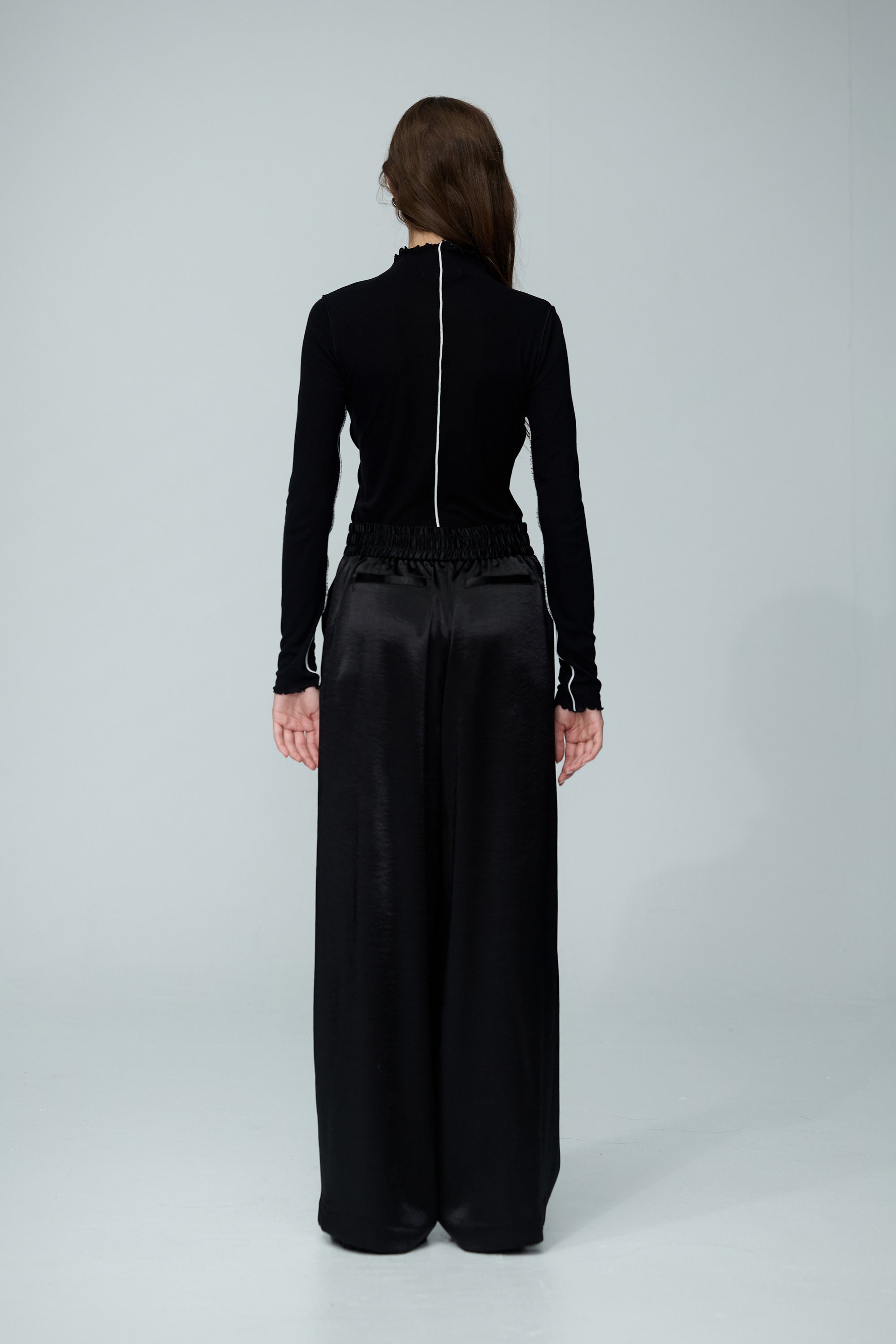 配色車線柔彈羊毛上衣-黑