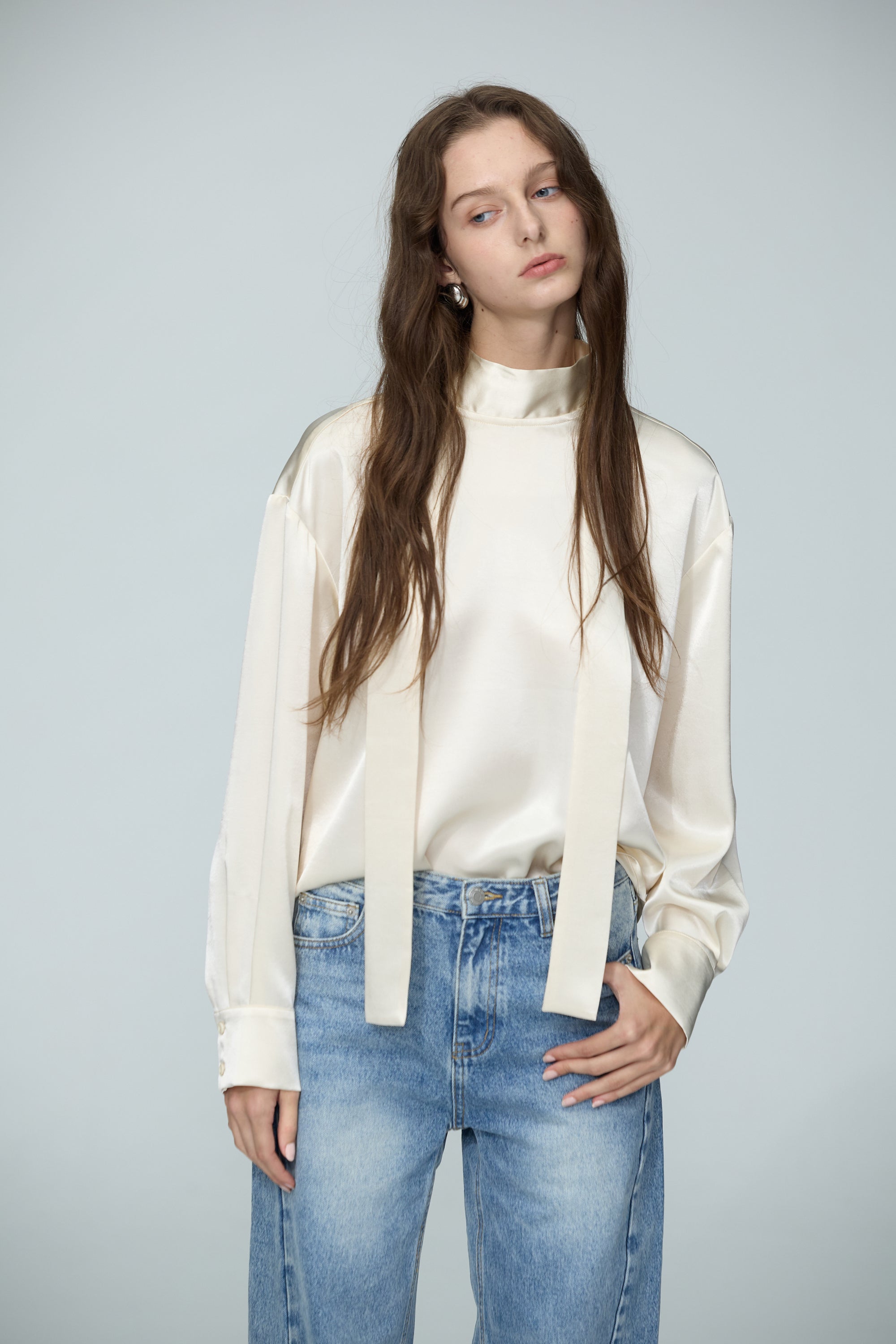 緞面光澤落肩寬版上衣-杏