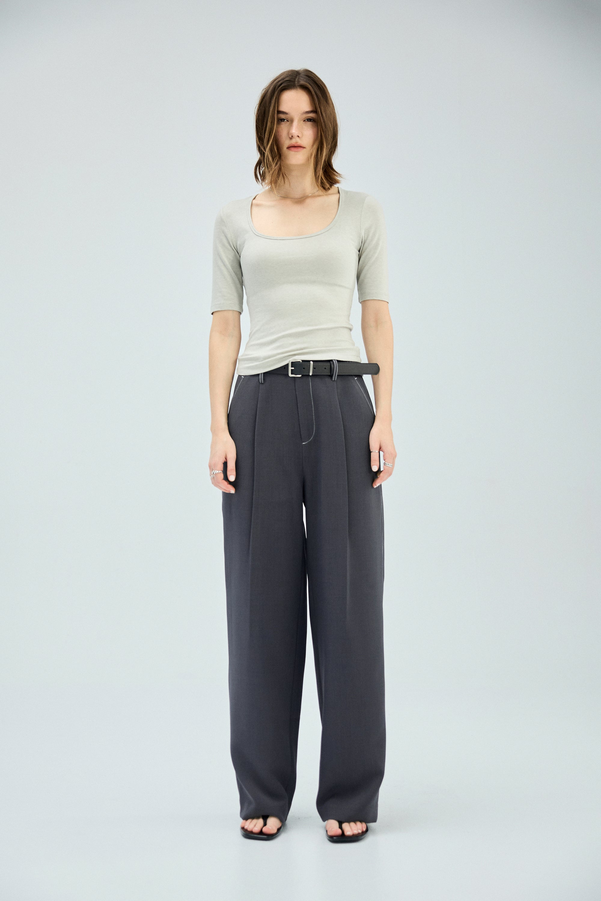 挺感配色壓線抓褶長褲-灰