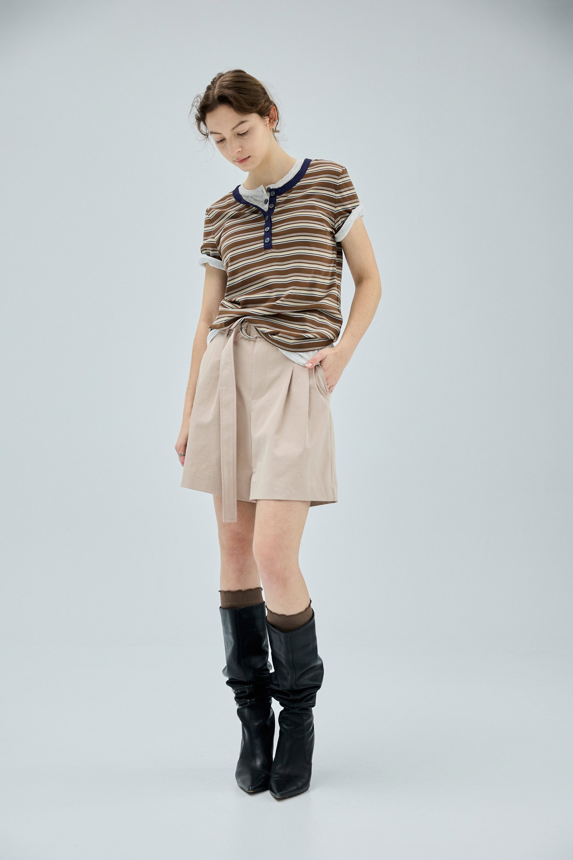 抓褶A-LINE寬短褲(附腰帶)-卡其