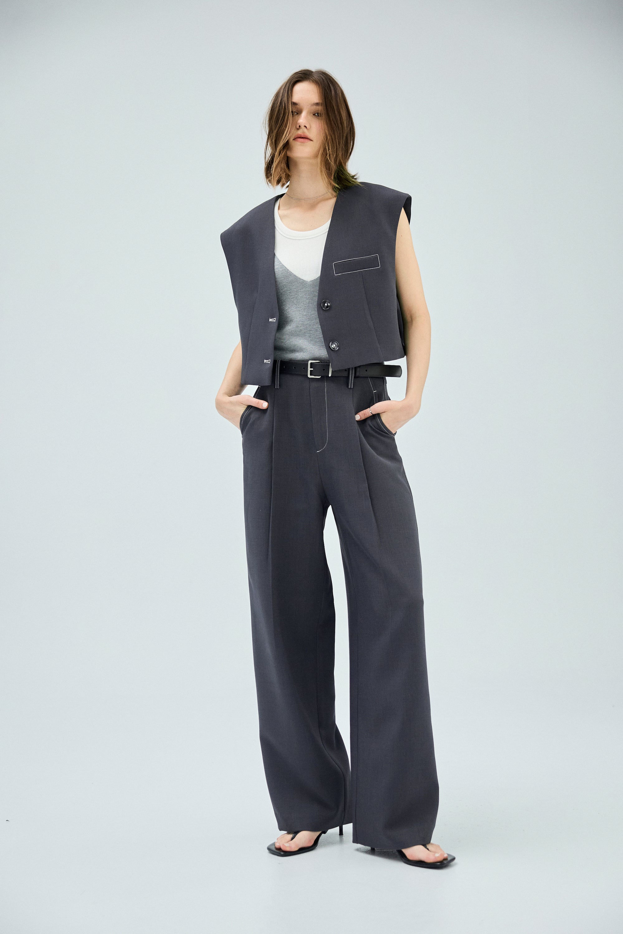 U領坑條工字背心-白