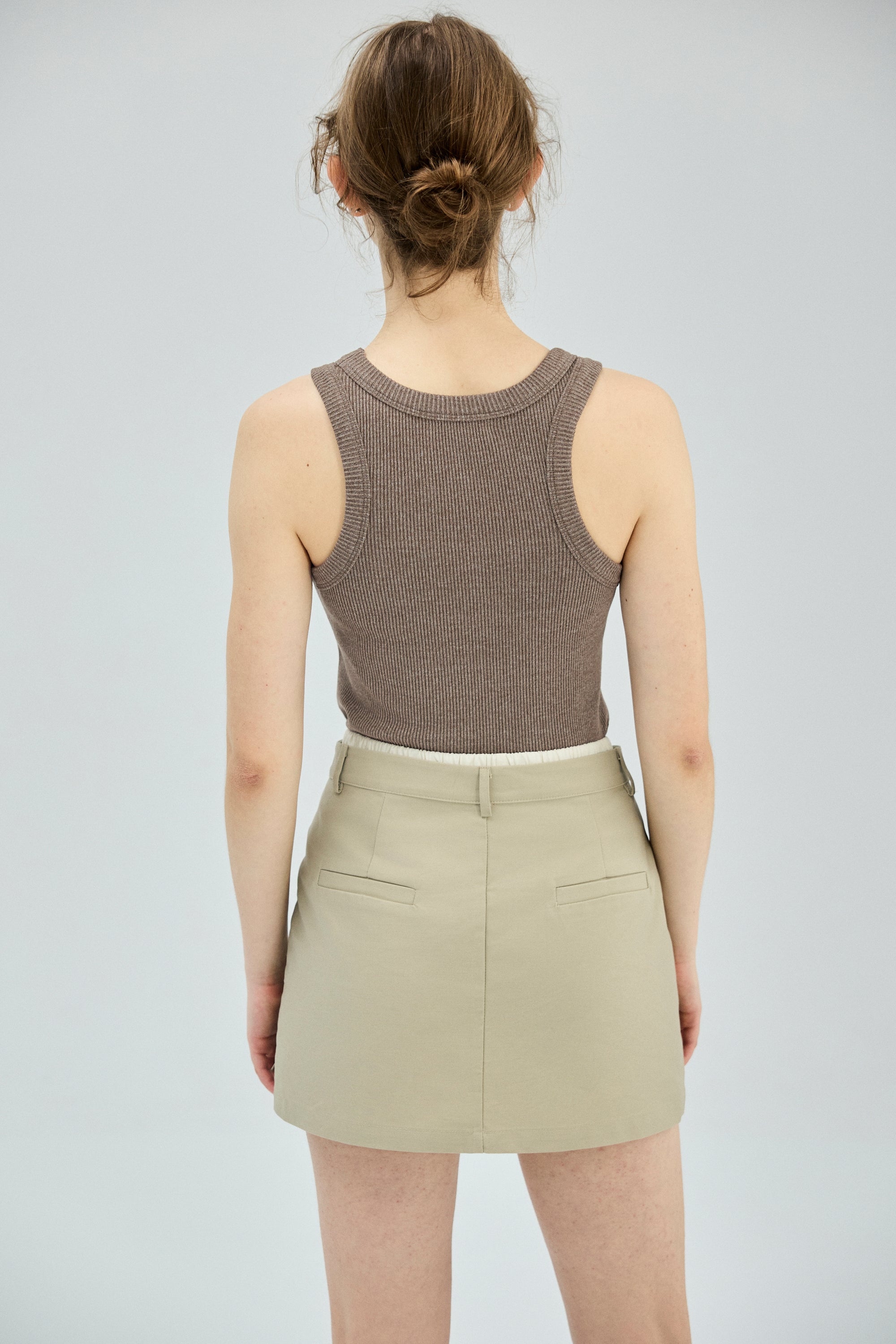 雙釦設計短裙褲(兩件式-內褲外裙)-卡其