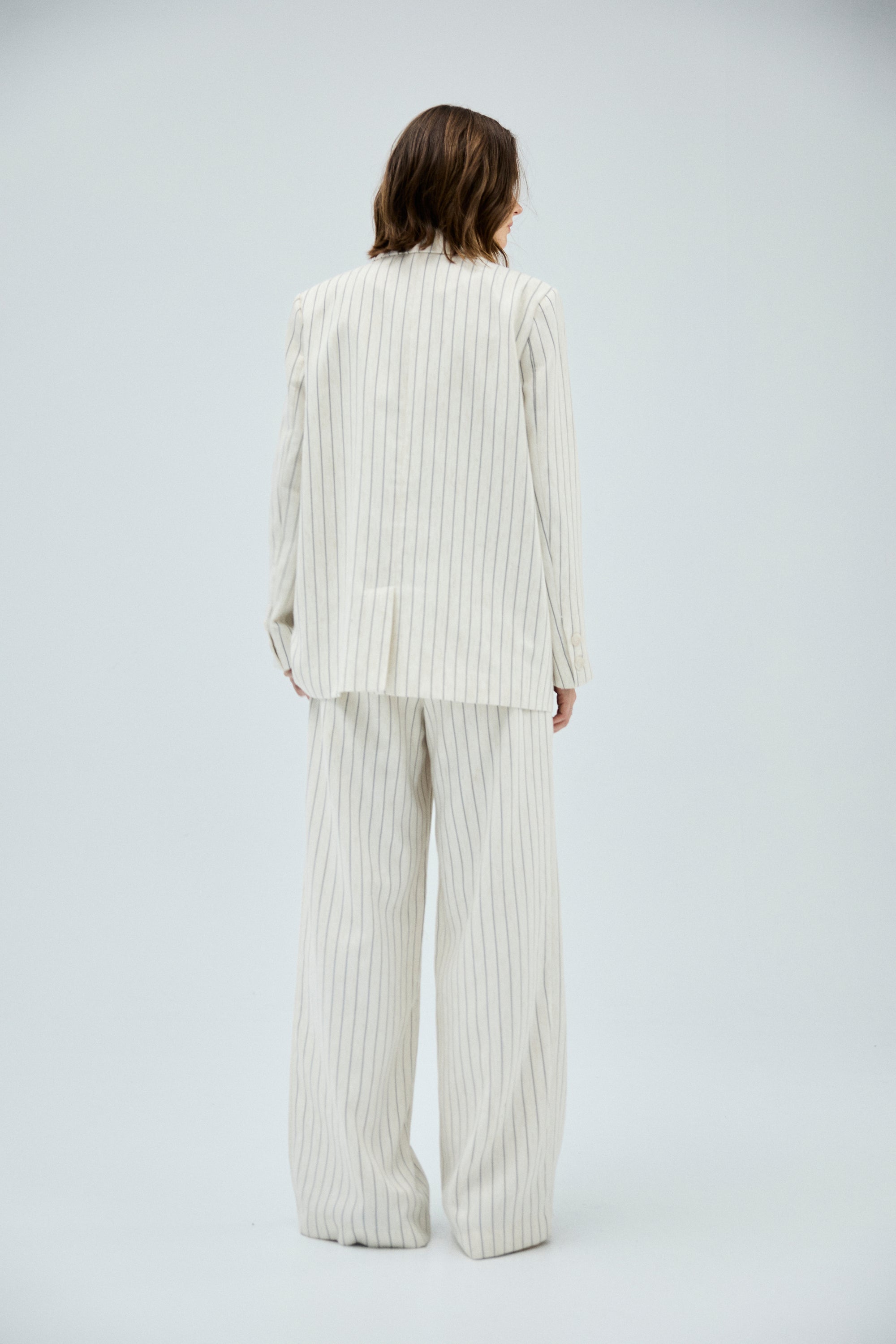 中長版墊肩直條紋西裝外套-卡其