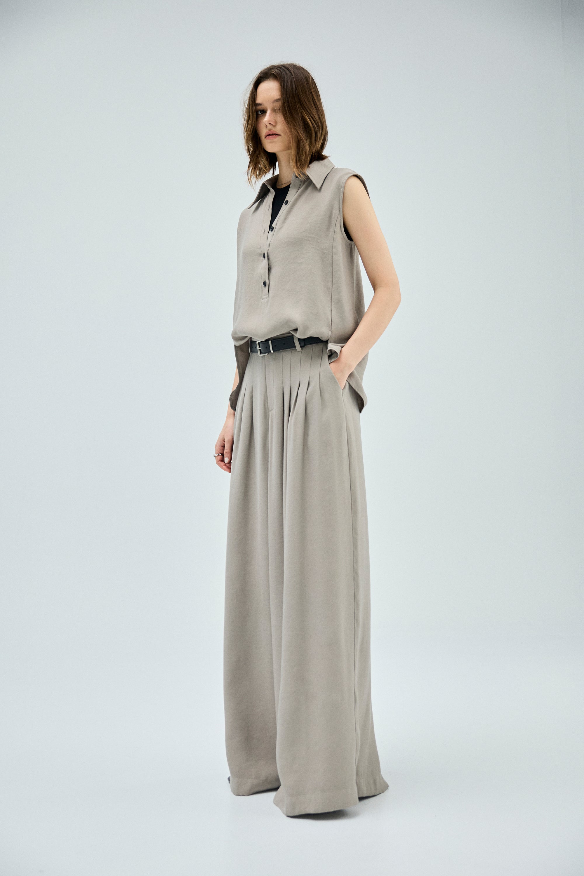 垂墜感抓褶修身西裝褲-灰