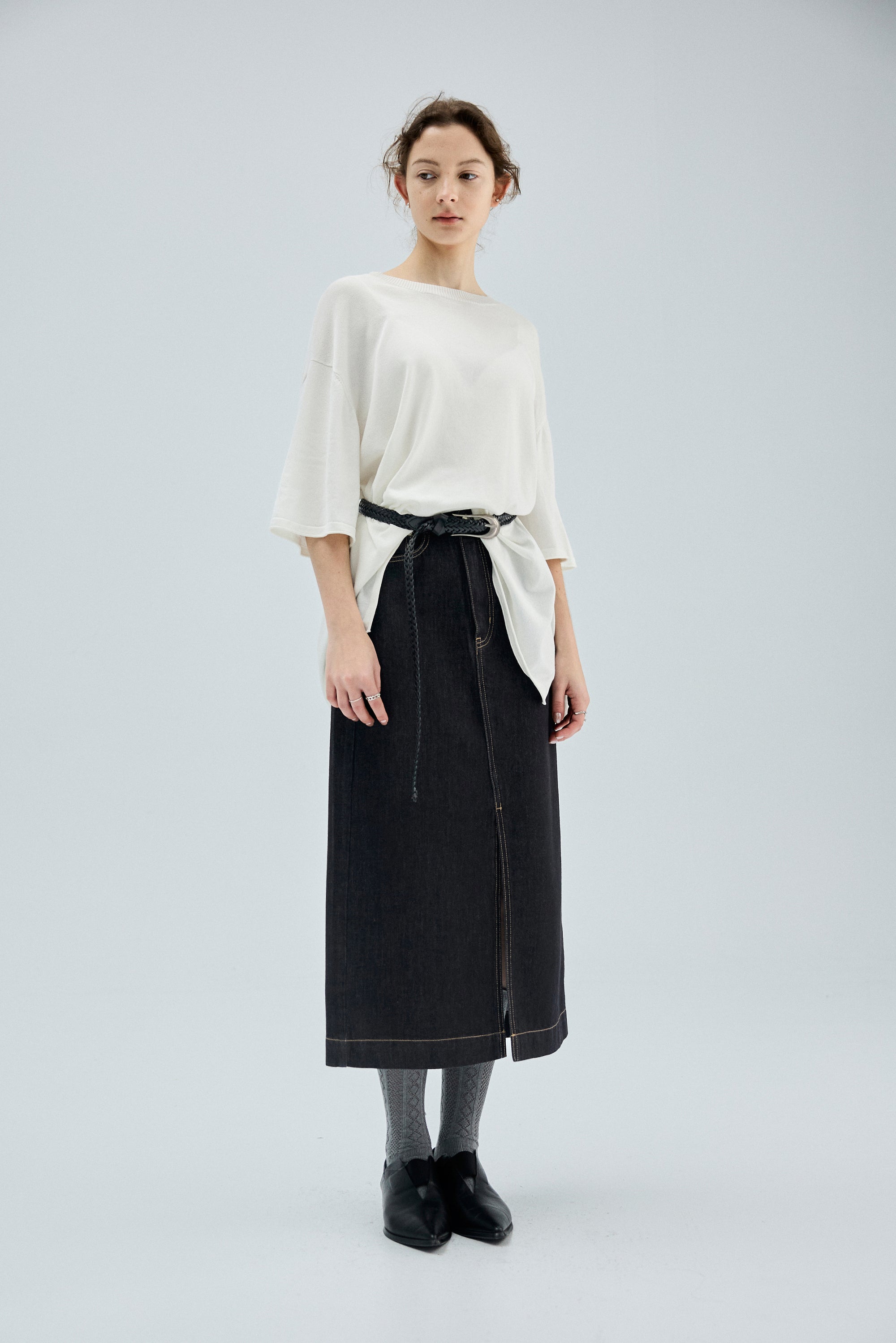 素面捲邊寬鬆長版針織五分袖上衣-白