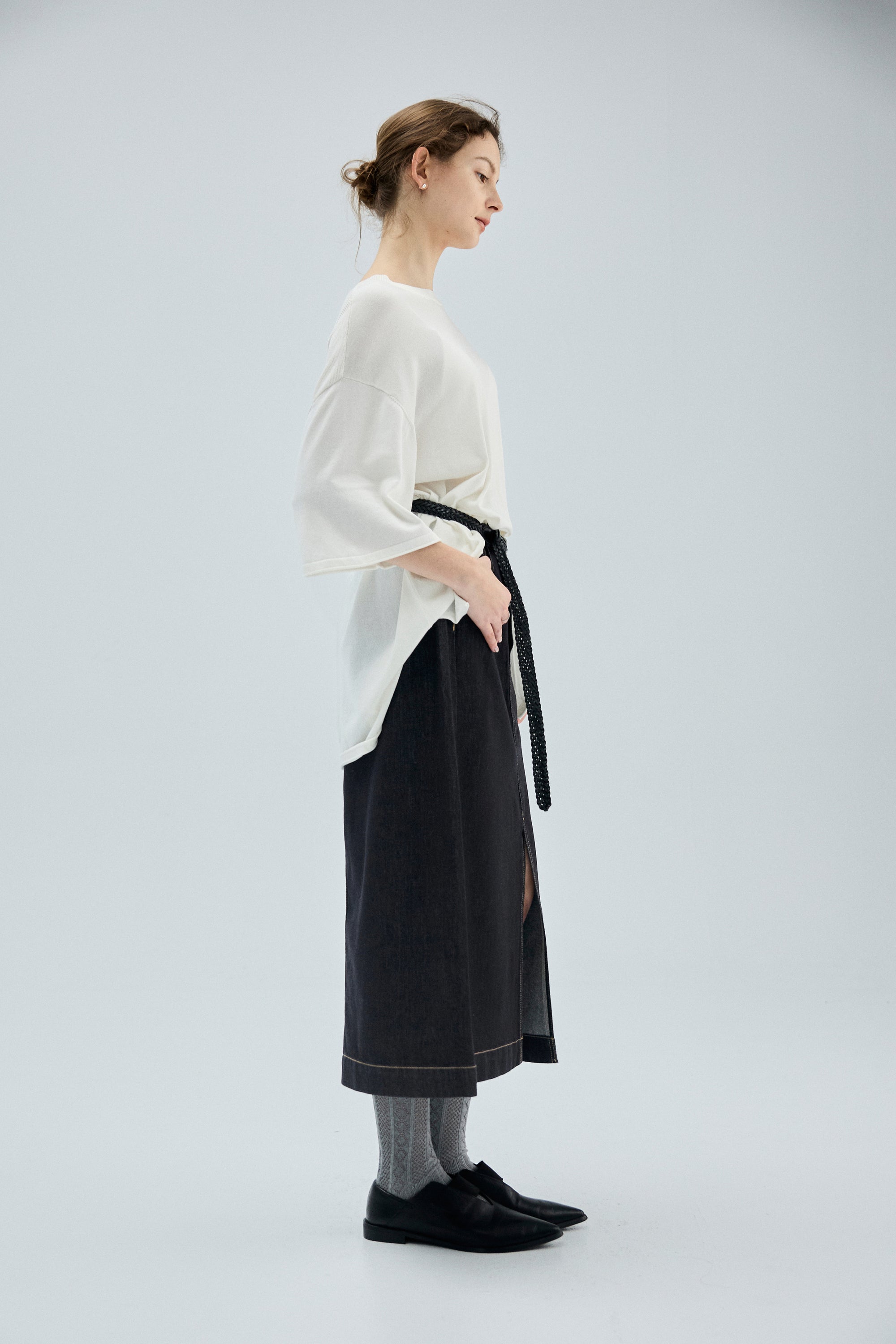 素面捲邊寬鬆長版針織五分袖上衣-白