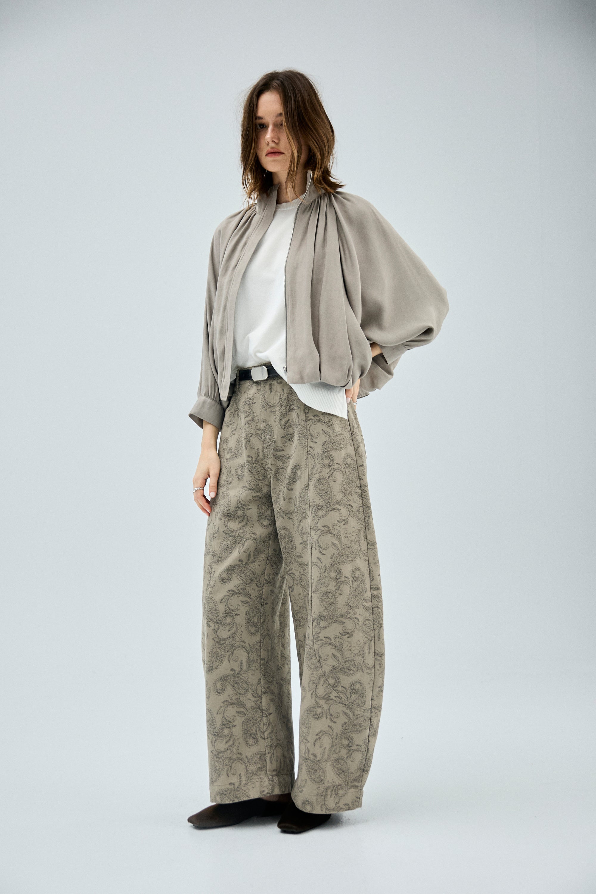 緹花立體前褶彎刀褲-咖