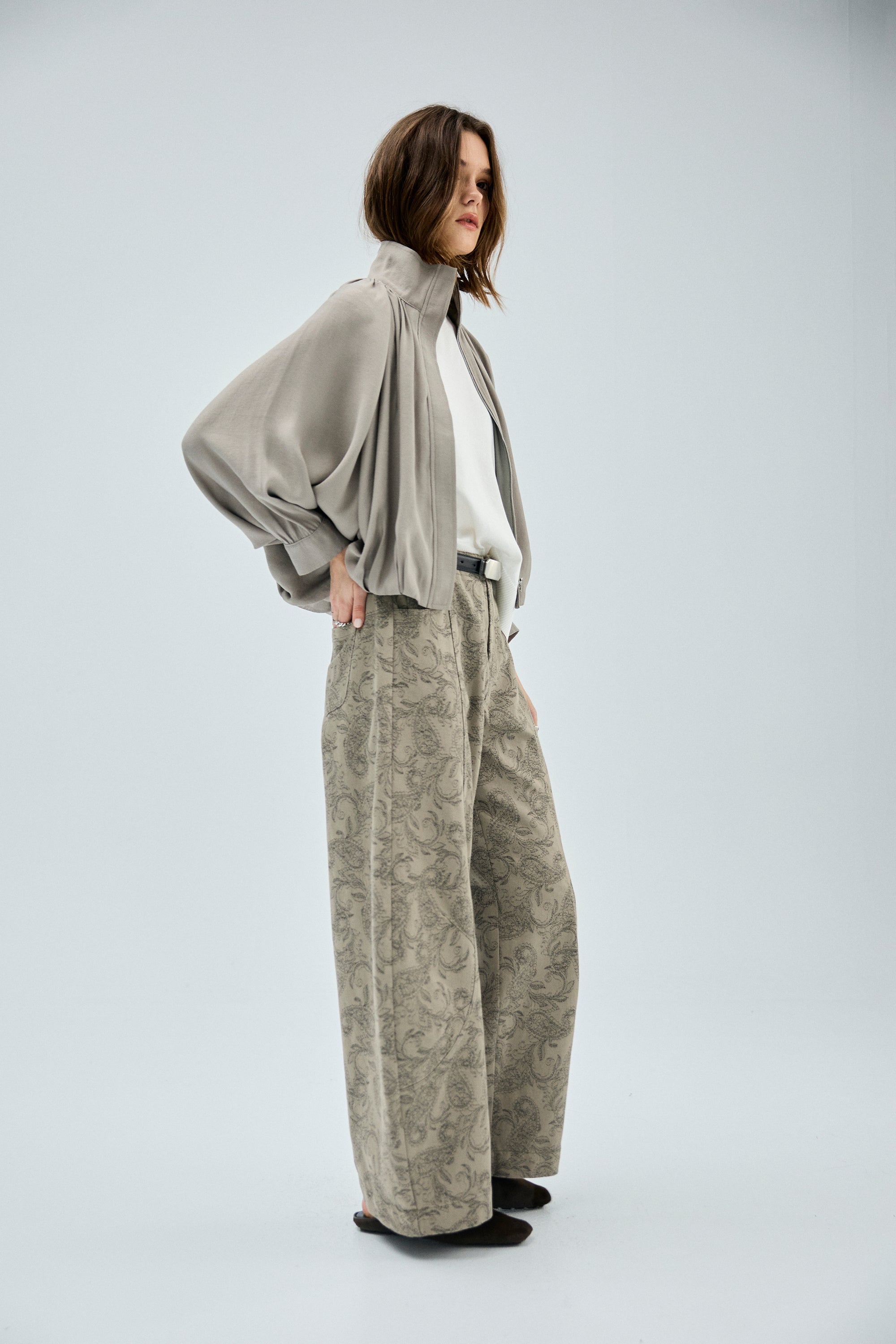 緹花立體前褶彎刀褲-咖