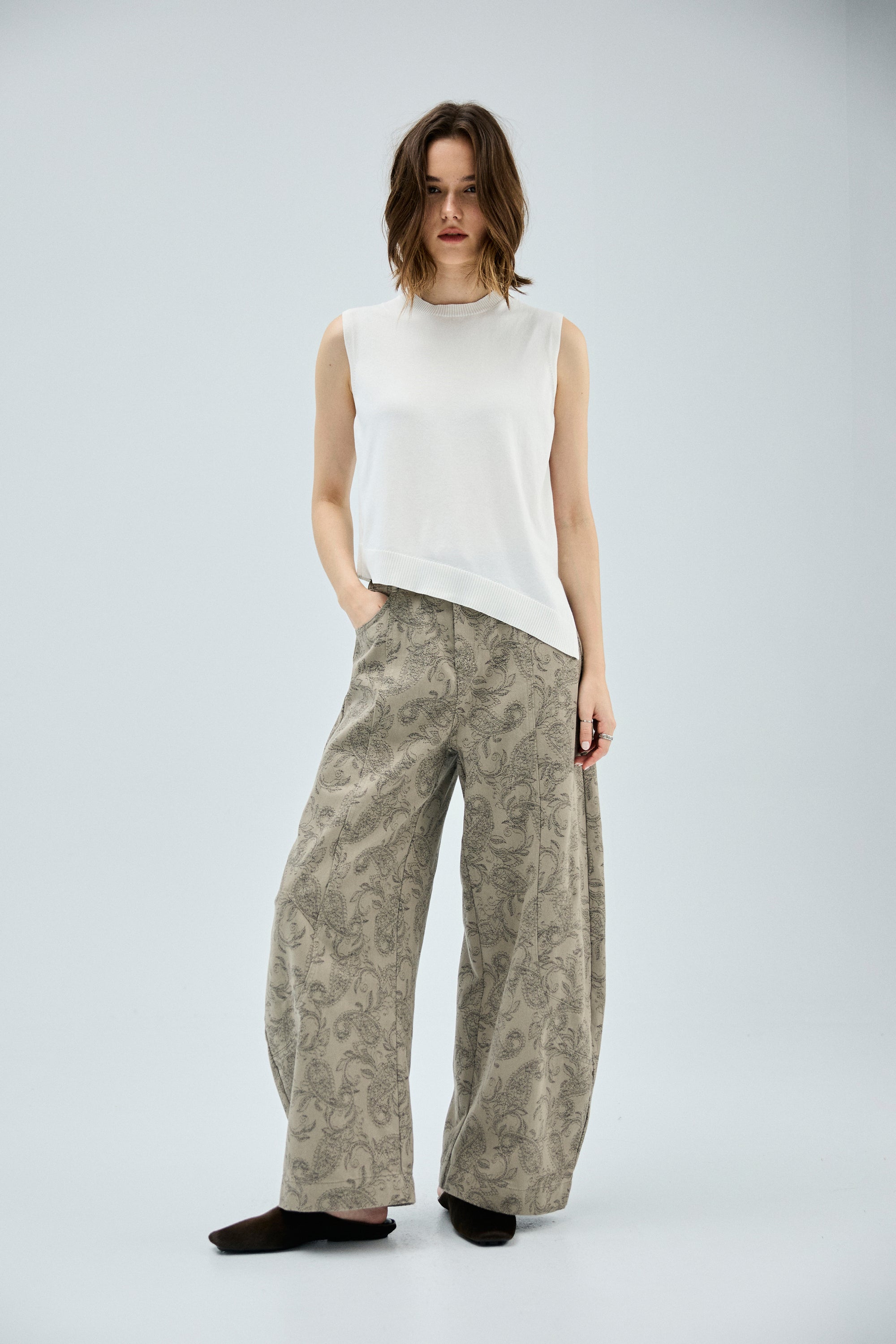 緹花立體前褶彎刀褲-咖