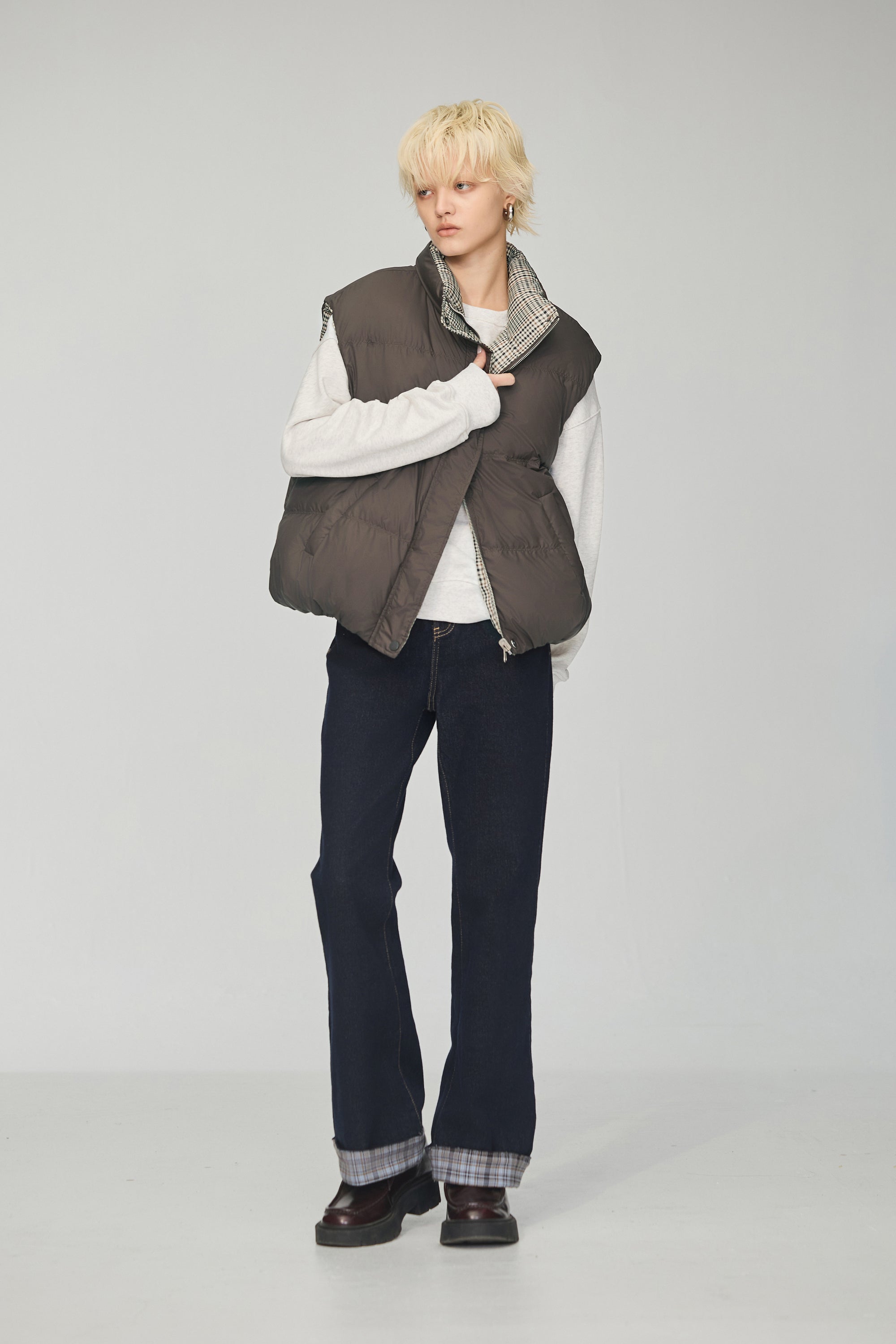 格紋反折修身小喇叭丹寧長褲-藍色