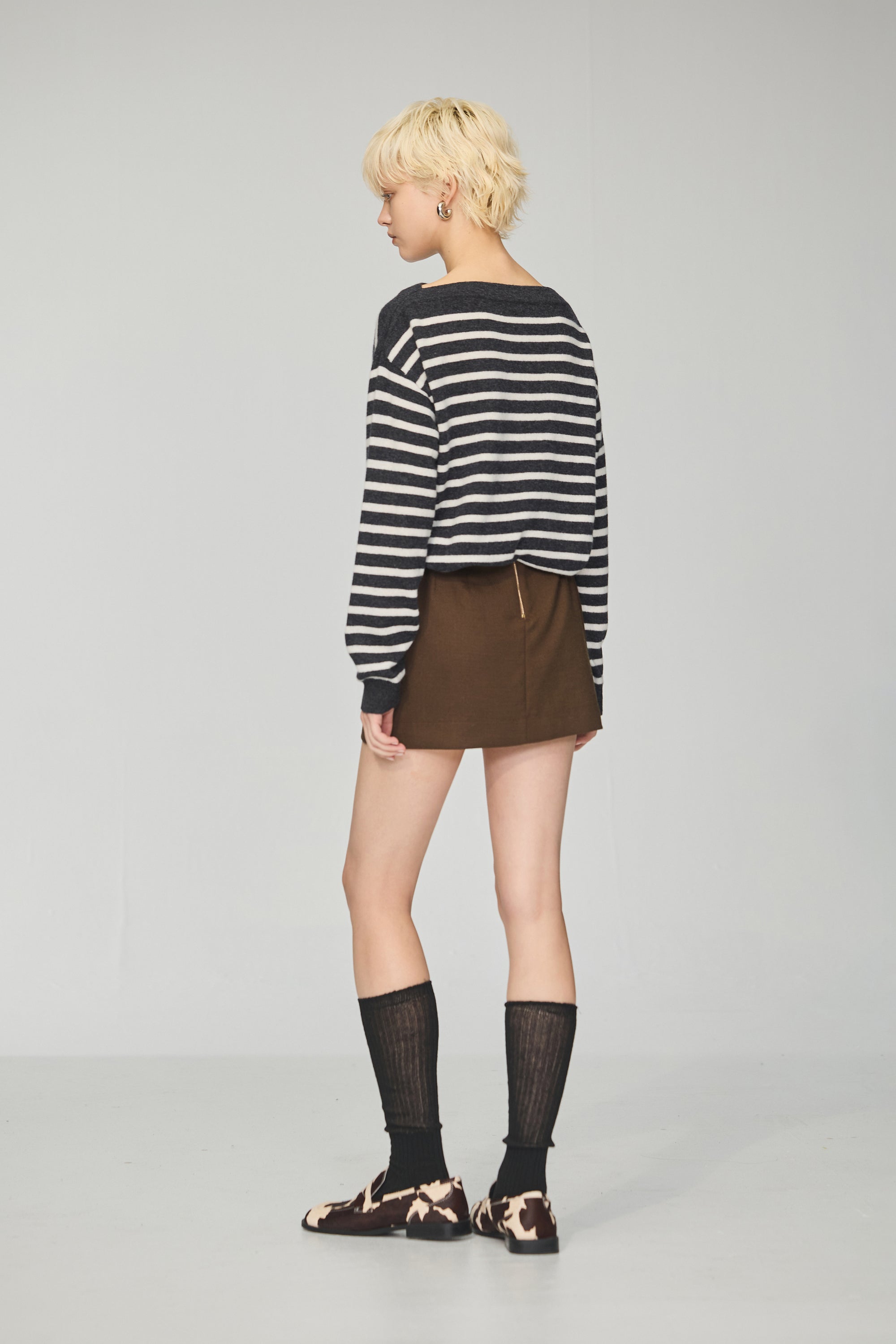 經典挺版前褶短裙-咖