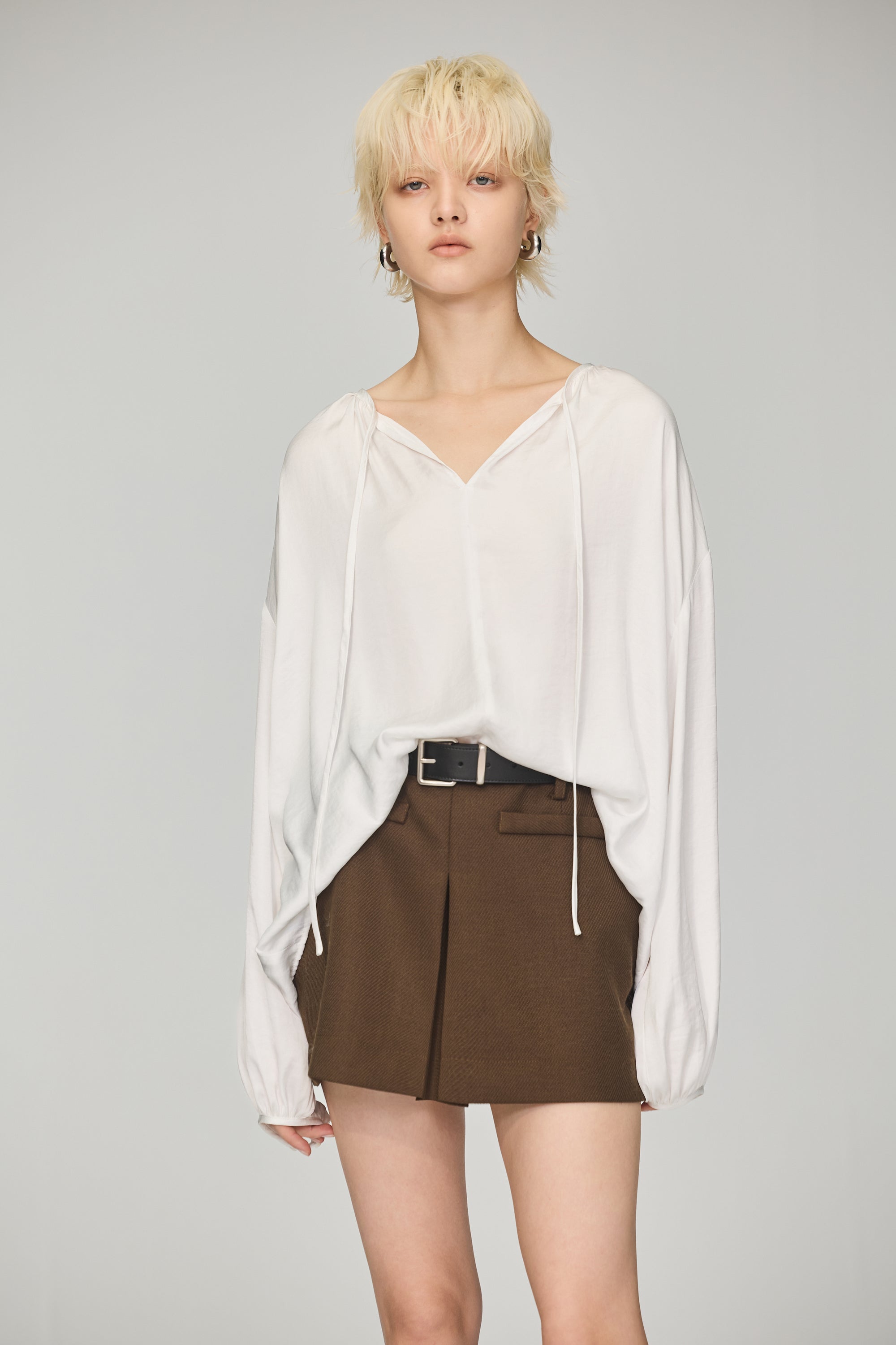 經典挺版前褶短裙-咖