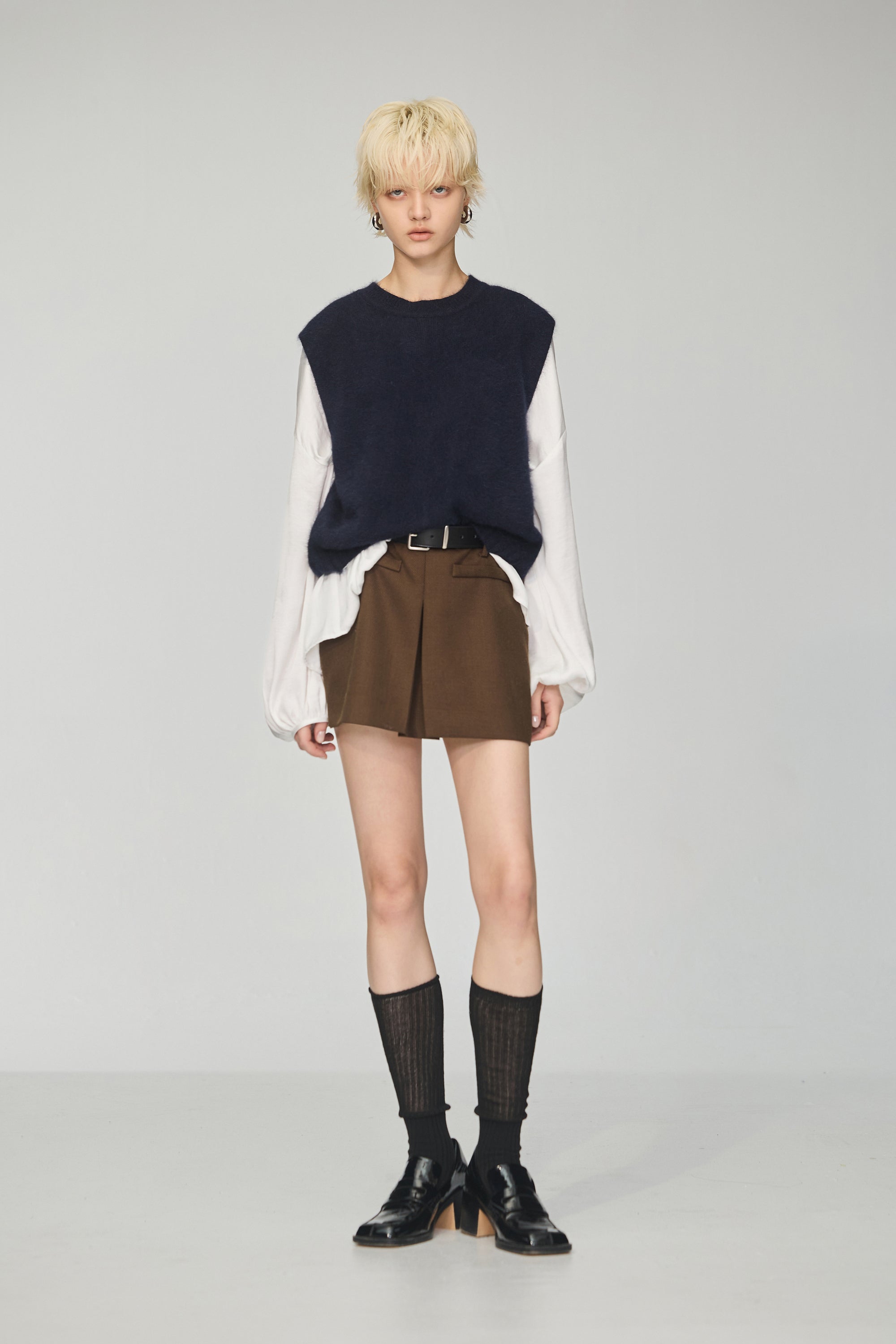 經典挺版前褶短裙-咖