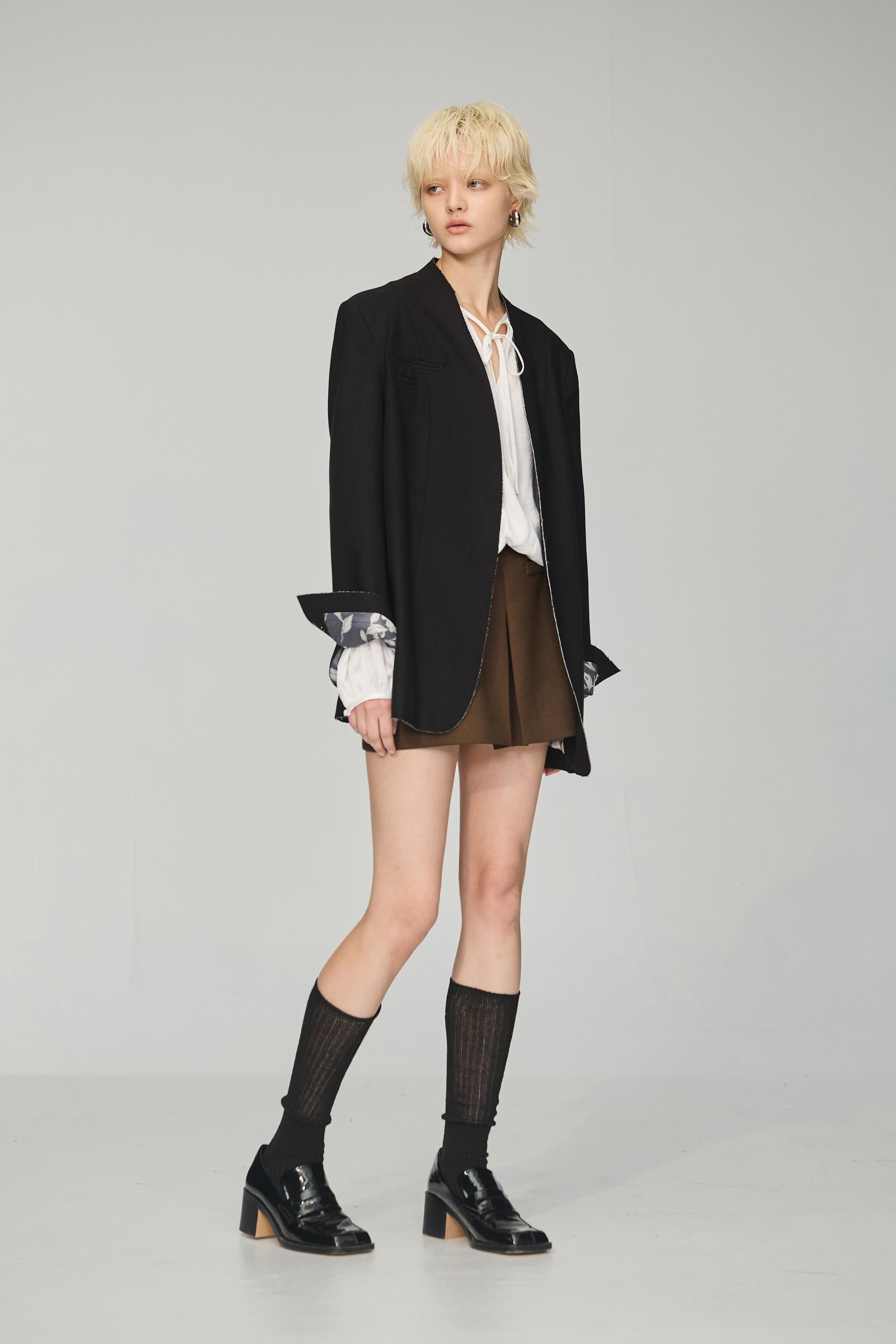 經典挺版前褶短裙-咖