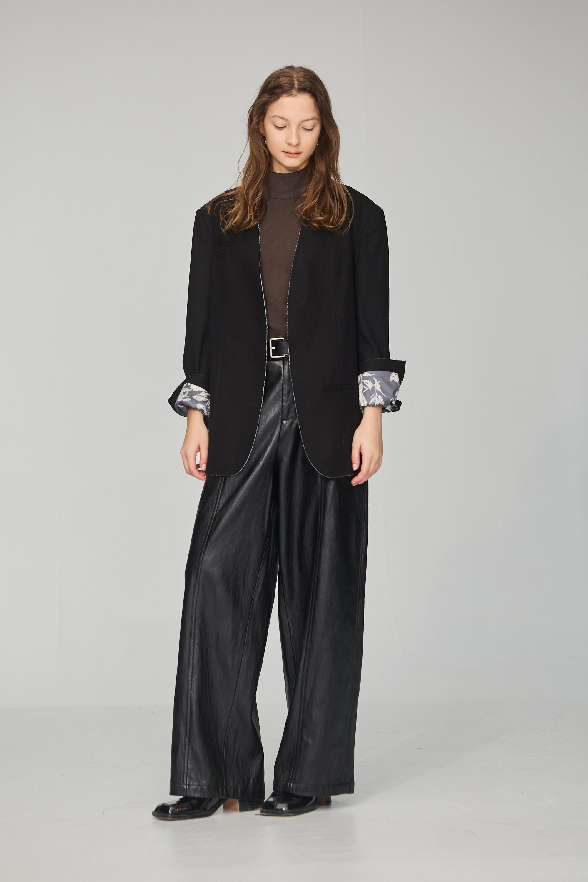 不收邊羊毛混紡寬鬆落肩西裝外套-黑