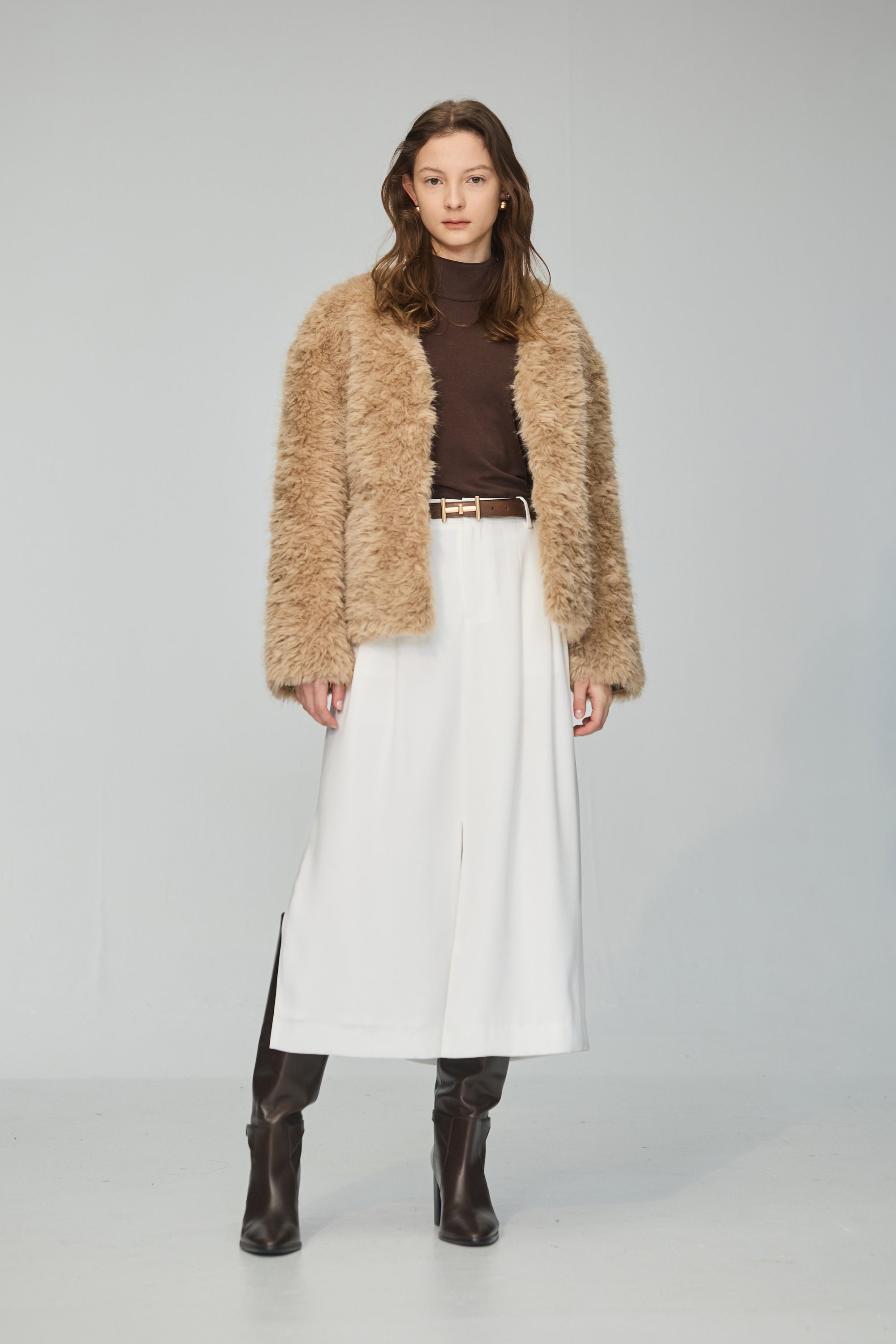 小立領削肩合身上衣-咖