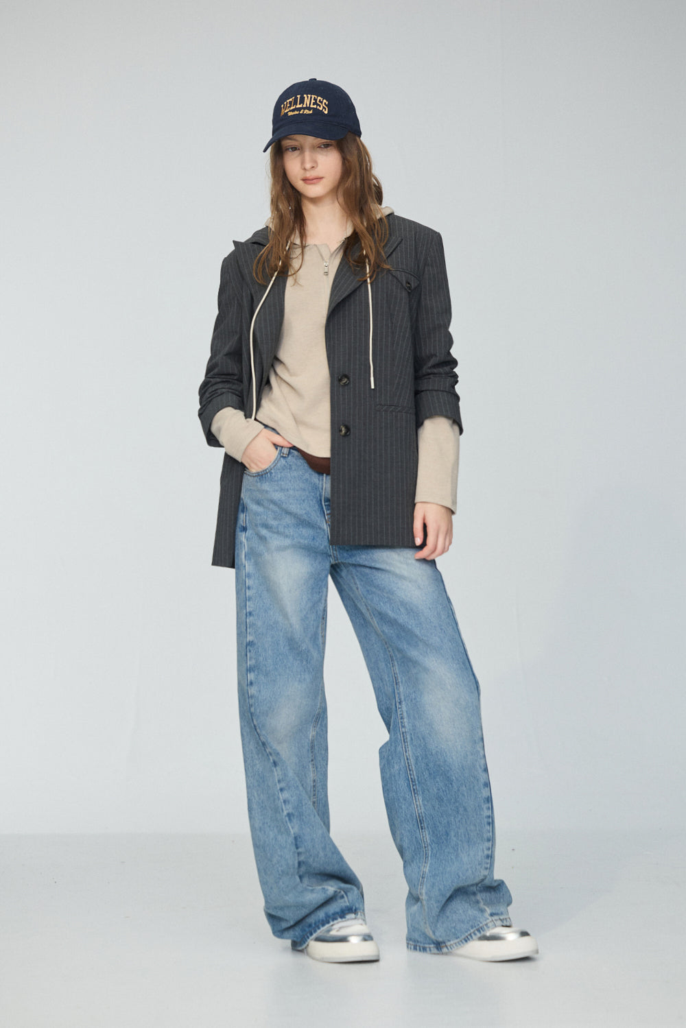 連帽假兩件配色拉鍊收腰上衣-米