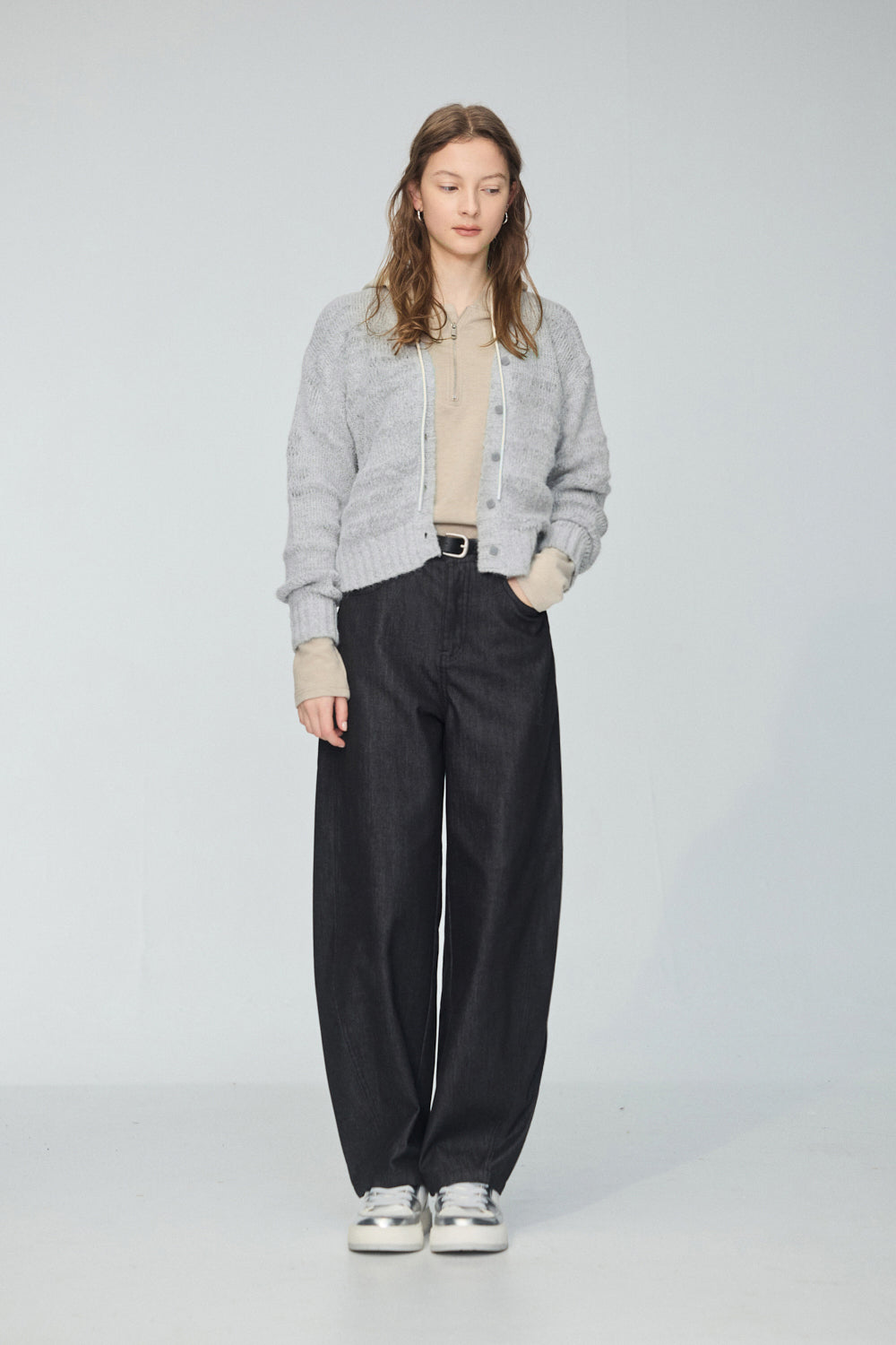 連帽假兩件配色拉鍊收腰上衣-米