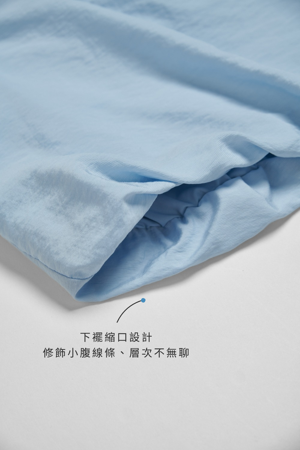 萊賽爾削肩垂墜領背心上衣-藍
