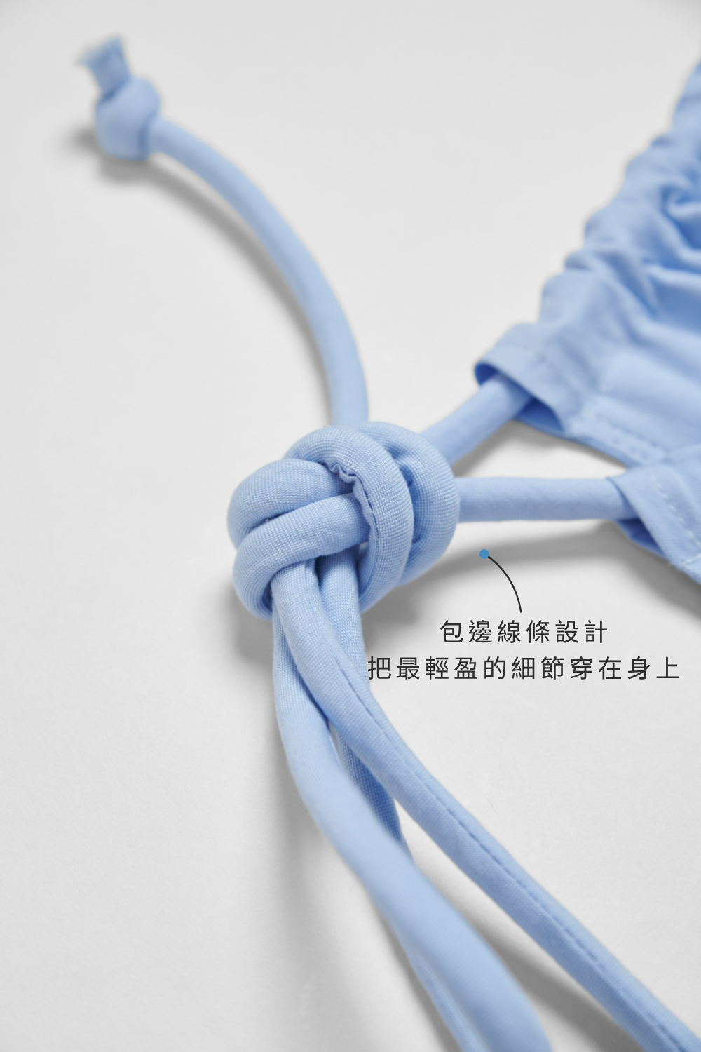 萊賽爾綁帶削肩領繡花長版洋裝-藍