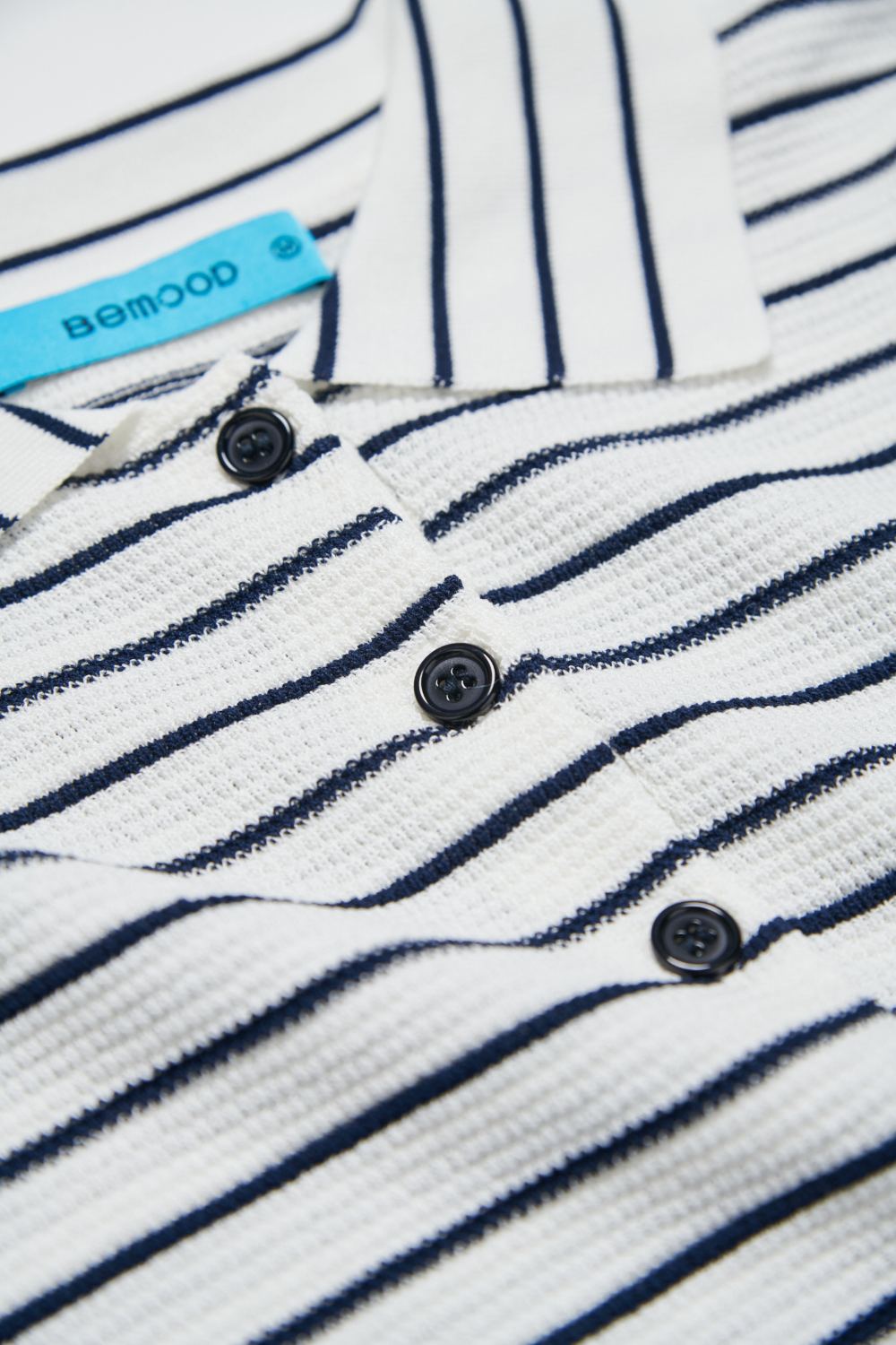 顆粒感條紋襯衫領短袖針織上衣-藍白條