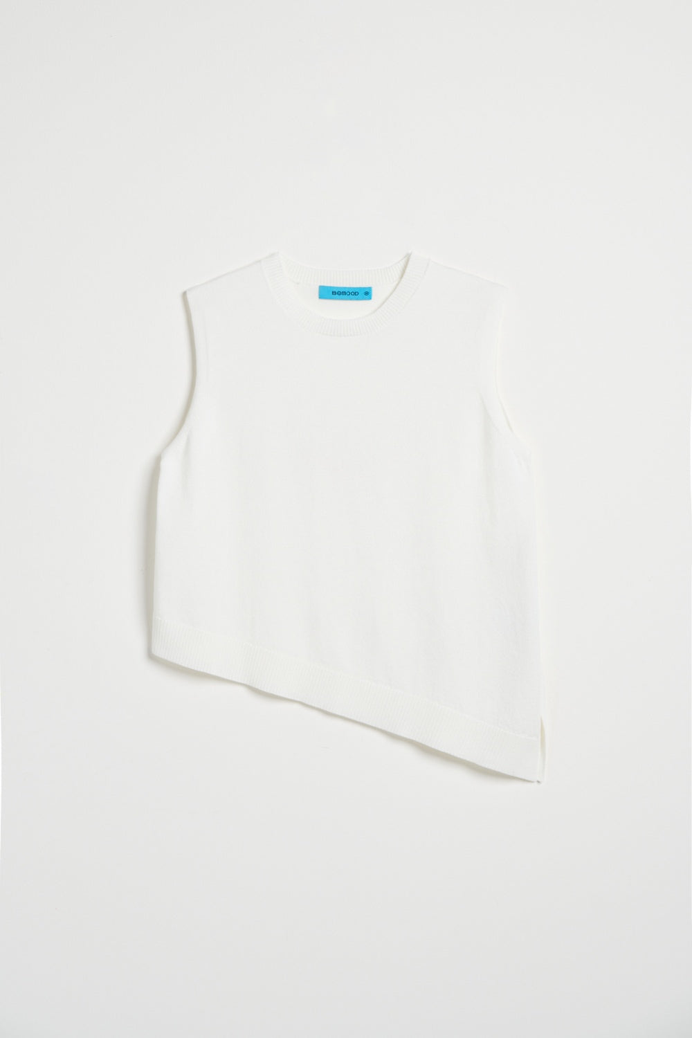 微斜下襬背心式針織上衣-白