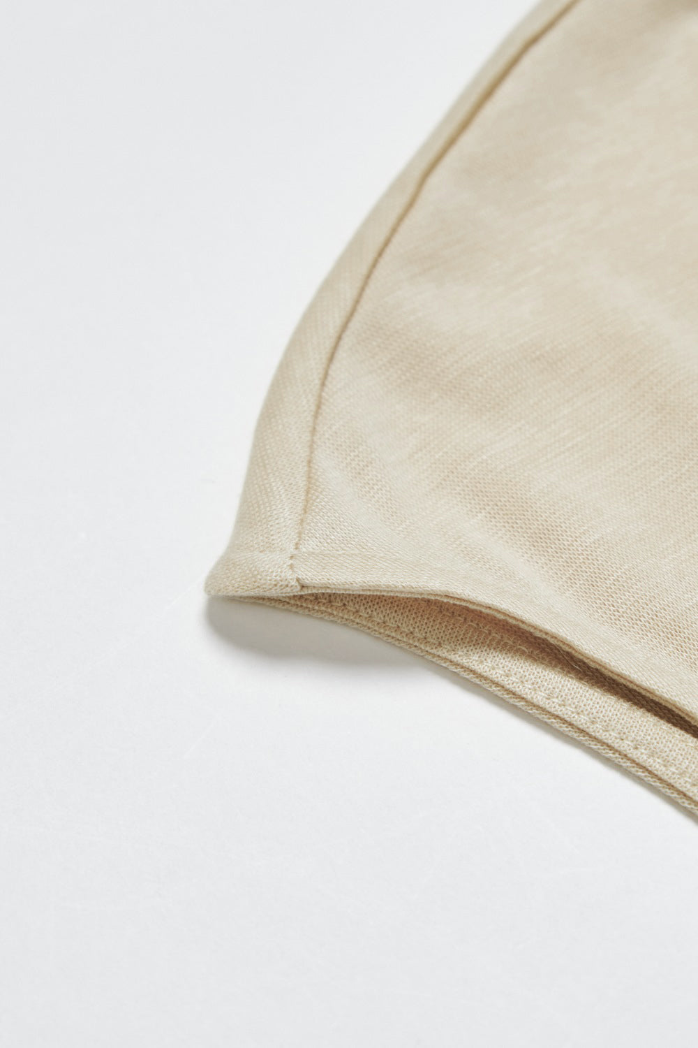 親膚透氣羊毛混紡鏤空挖背無袖上衣-卡其