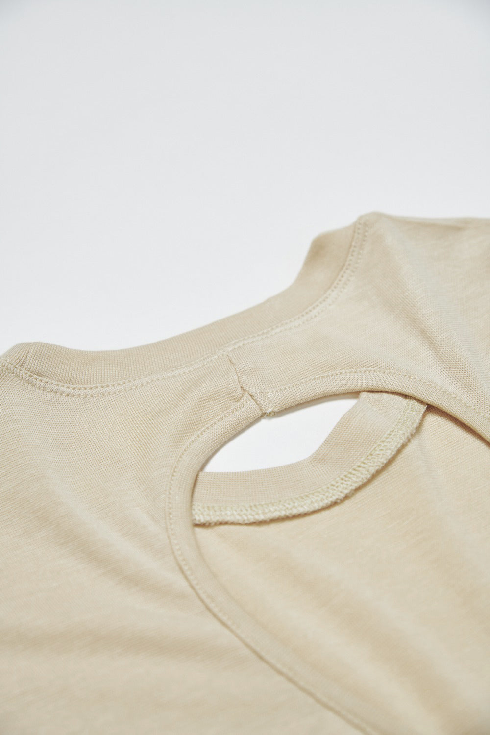 親膚透氣羊毛混紡鏤空挖背無袖上衣-卡其