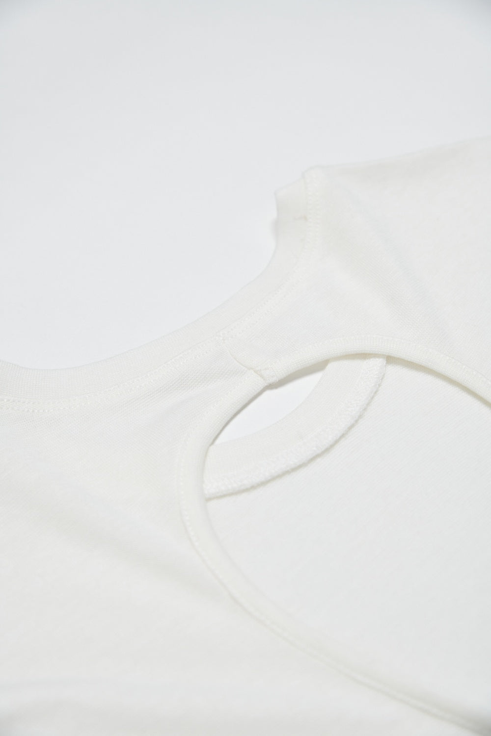 親膚透氣羊毛混紡鏤空挖背無袖上衣-白