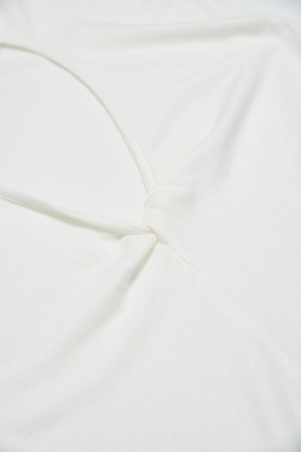 親膚透氣羊毛混紡鏤空挖背無袖上衣-白