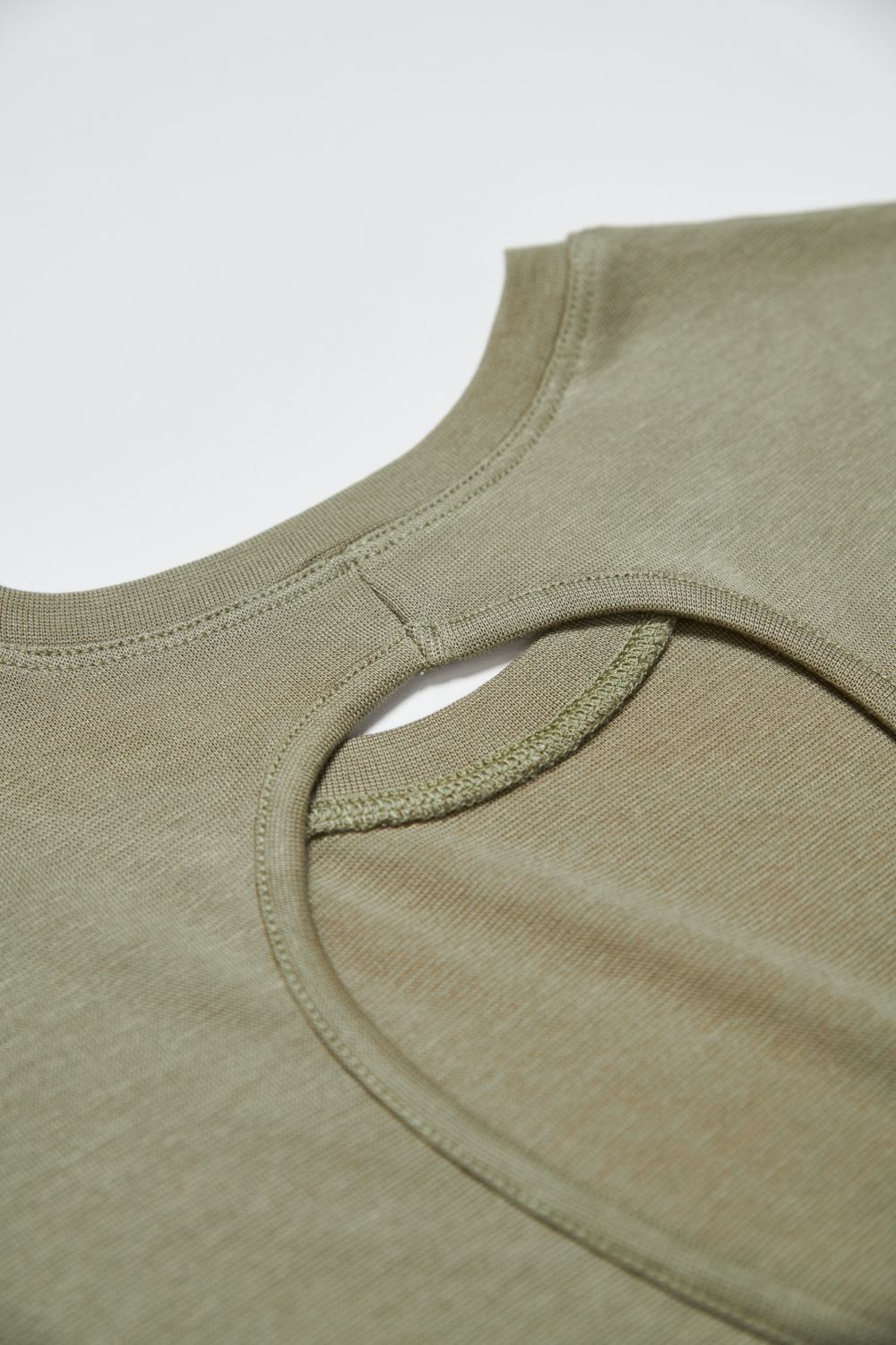 親膚透氣羊毛混紡鏤空挖背無袖上衣-綠色