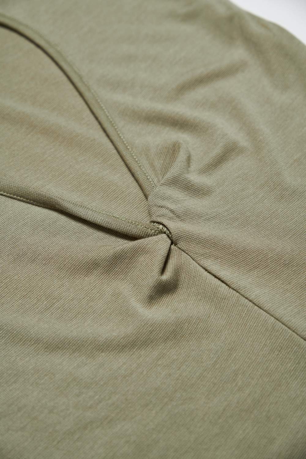 親膚透氣羊毛混紡鏤空挖背無袖上衣-綠色