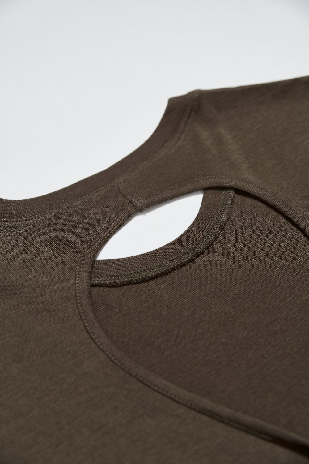 親膚透氣羊毛混紡鏤空挖背無袖上衣-灰咖