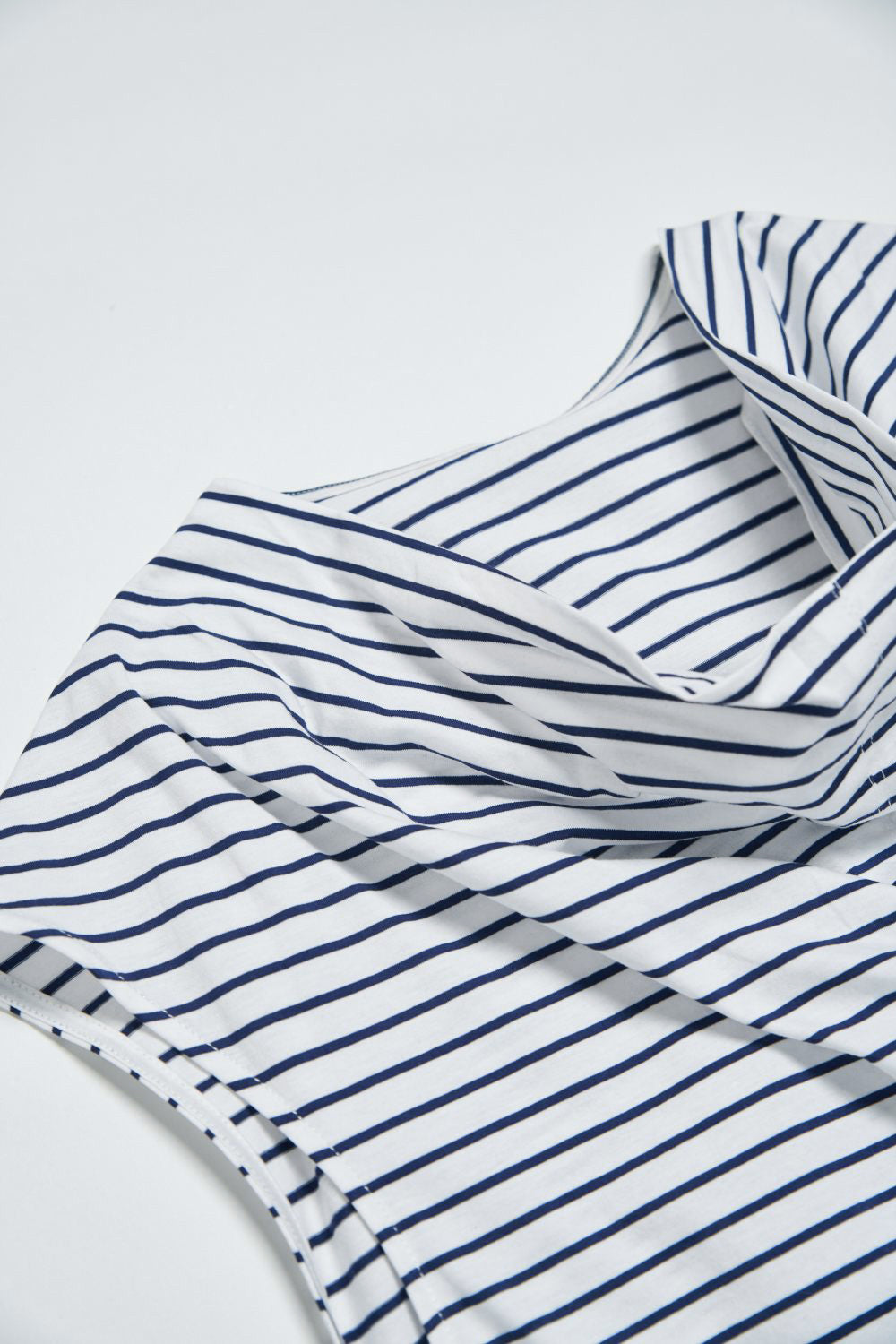 垂墜領條紋無袖上衣-藍白條