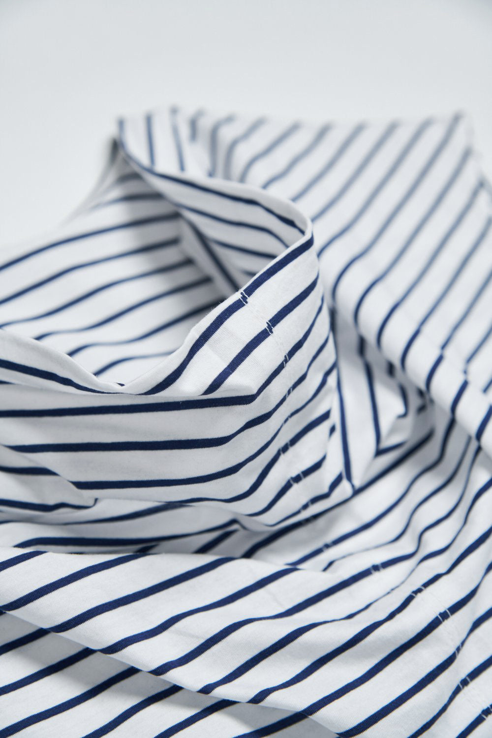 垂墜領條紋無袖上衣-藍白條