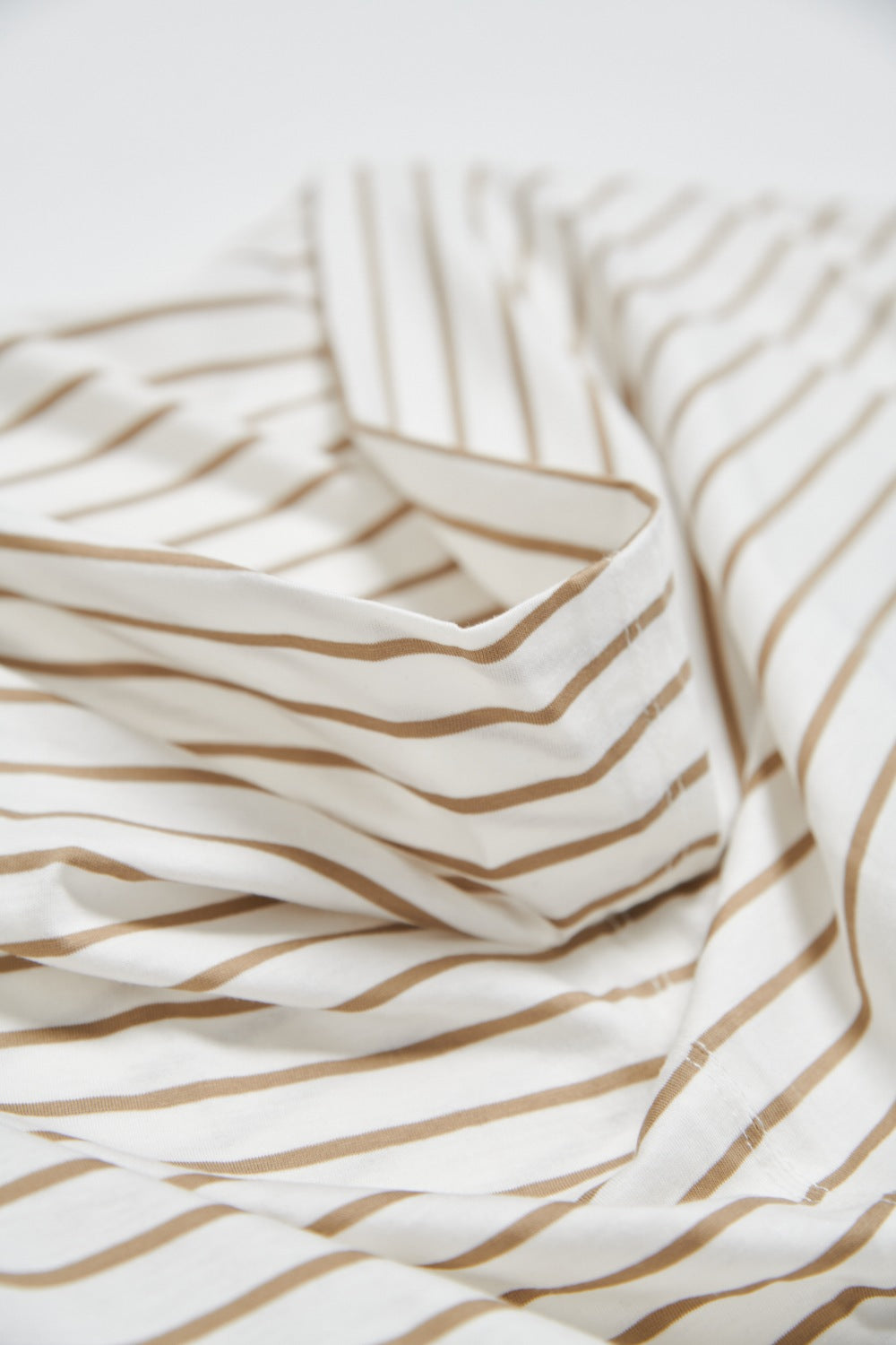 垂墜領條紋無袖上衣-卡其