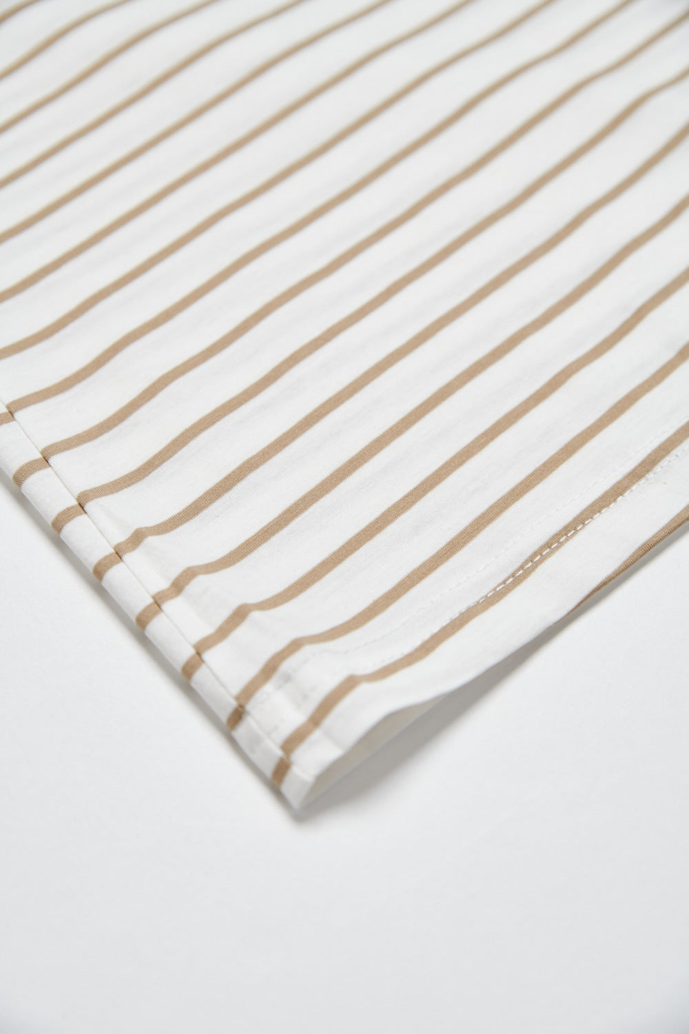 垂墜領條紋無袖上衣-卡其