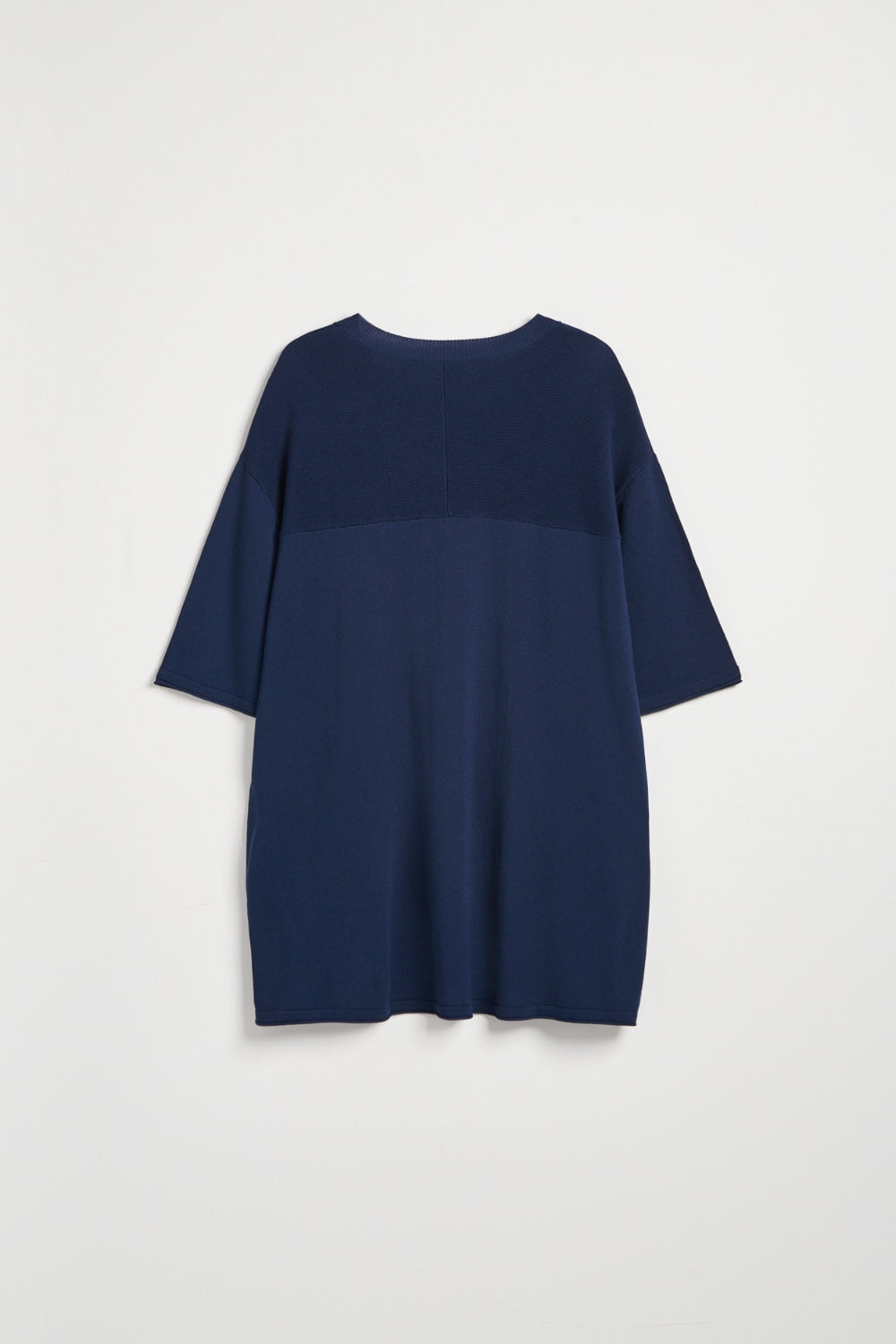 素面捲邊寬鬆長版針織五分袖上衣-藍色