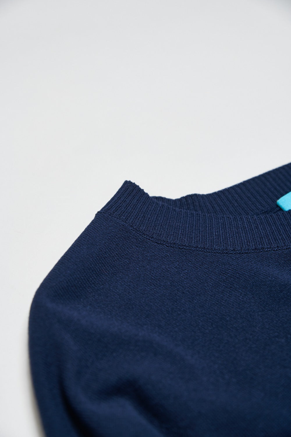 素面捲邊寬鬆長版針織五分袖上衣-藍色