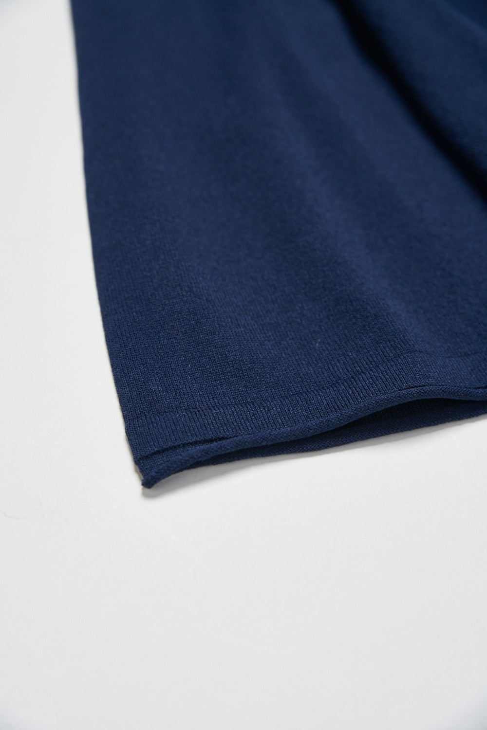 素面捲邊寬鬆長版針織五分袖上衣-藍色