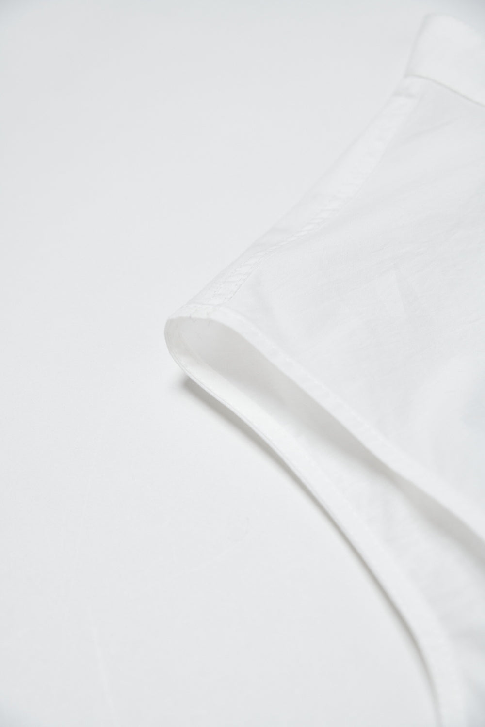 自然皺面感收腰小立領長版無袖上衣-白