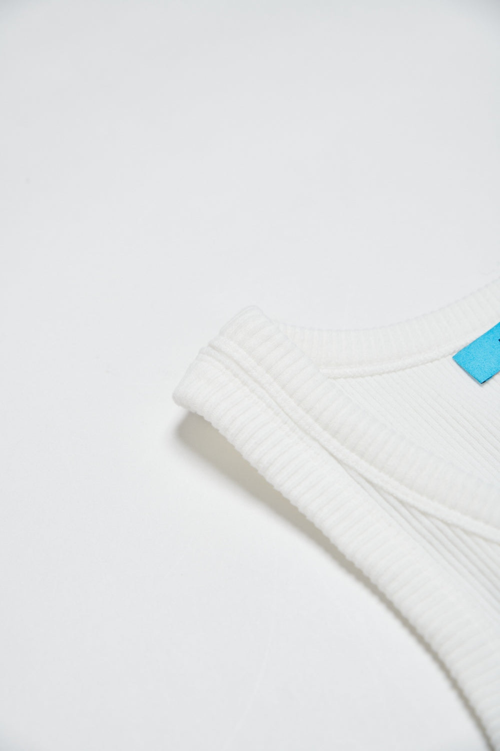 U領坑條工字背心-白