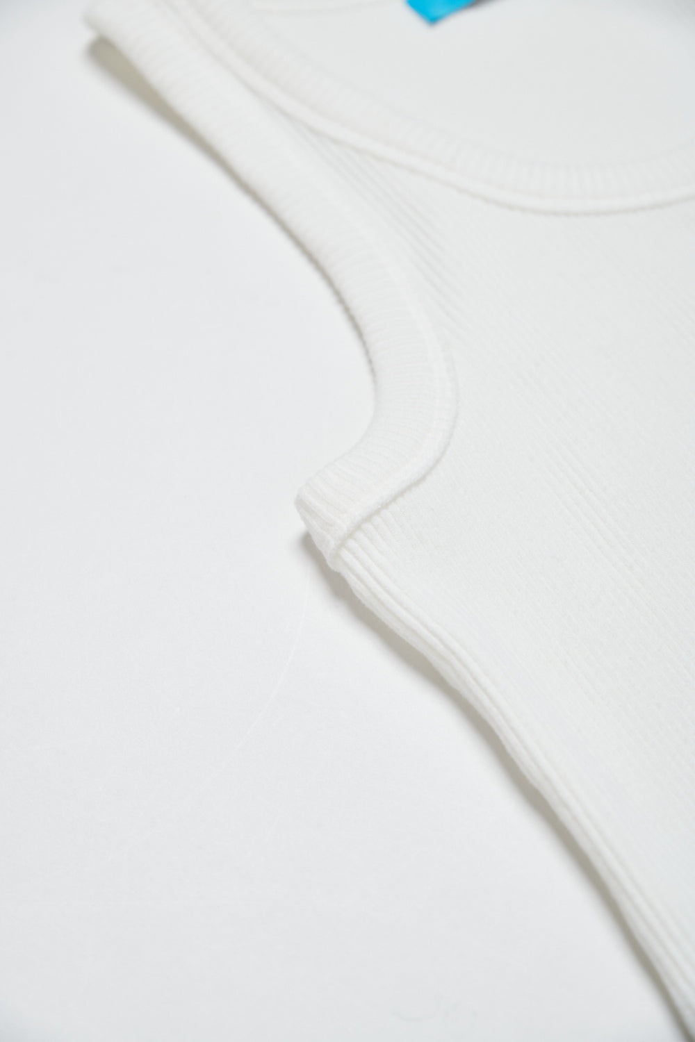 U領坑條工字背心-白