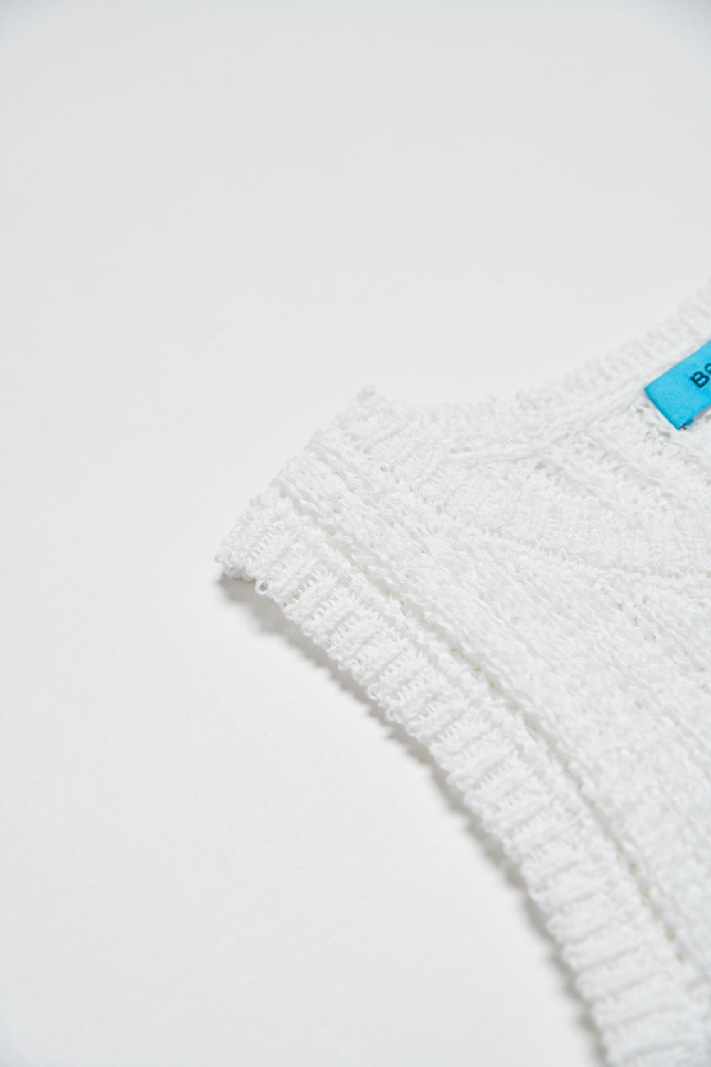 鏤空編織微透感針織背心-白