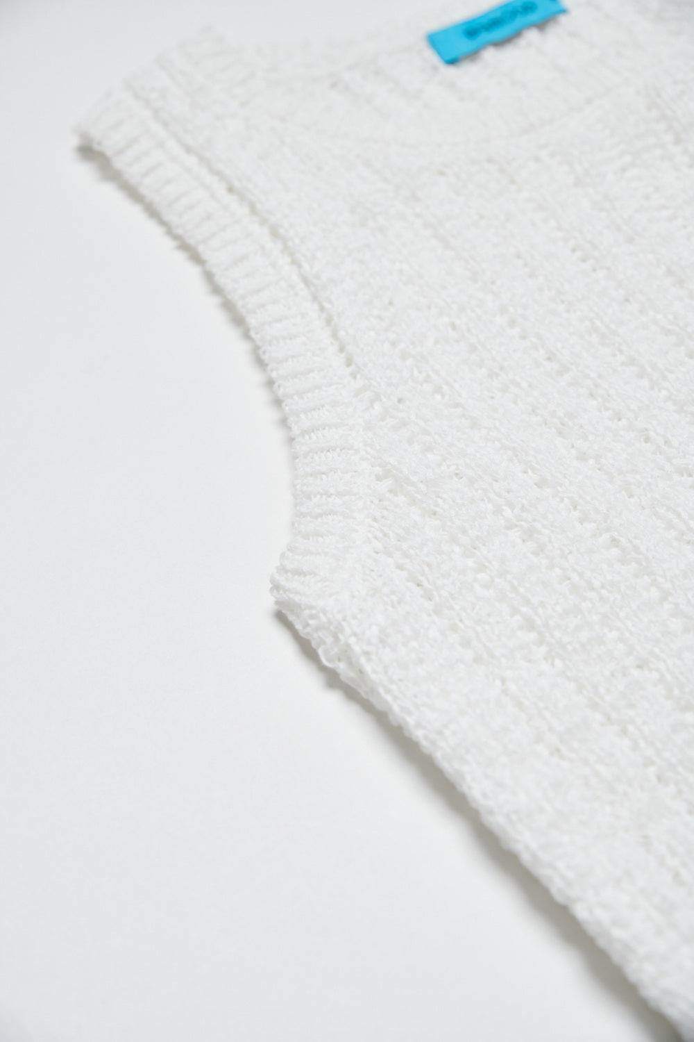 鏤空編織微透感針織背心-白